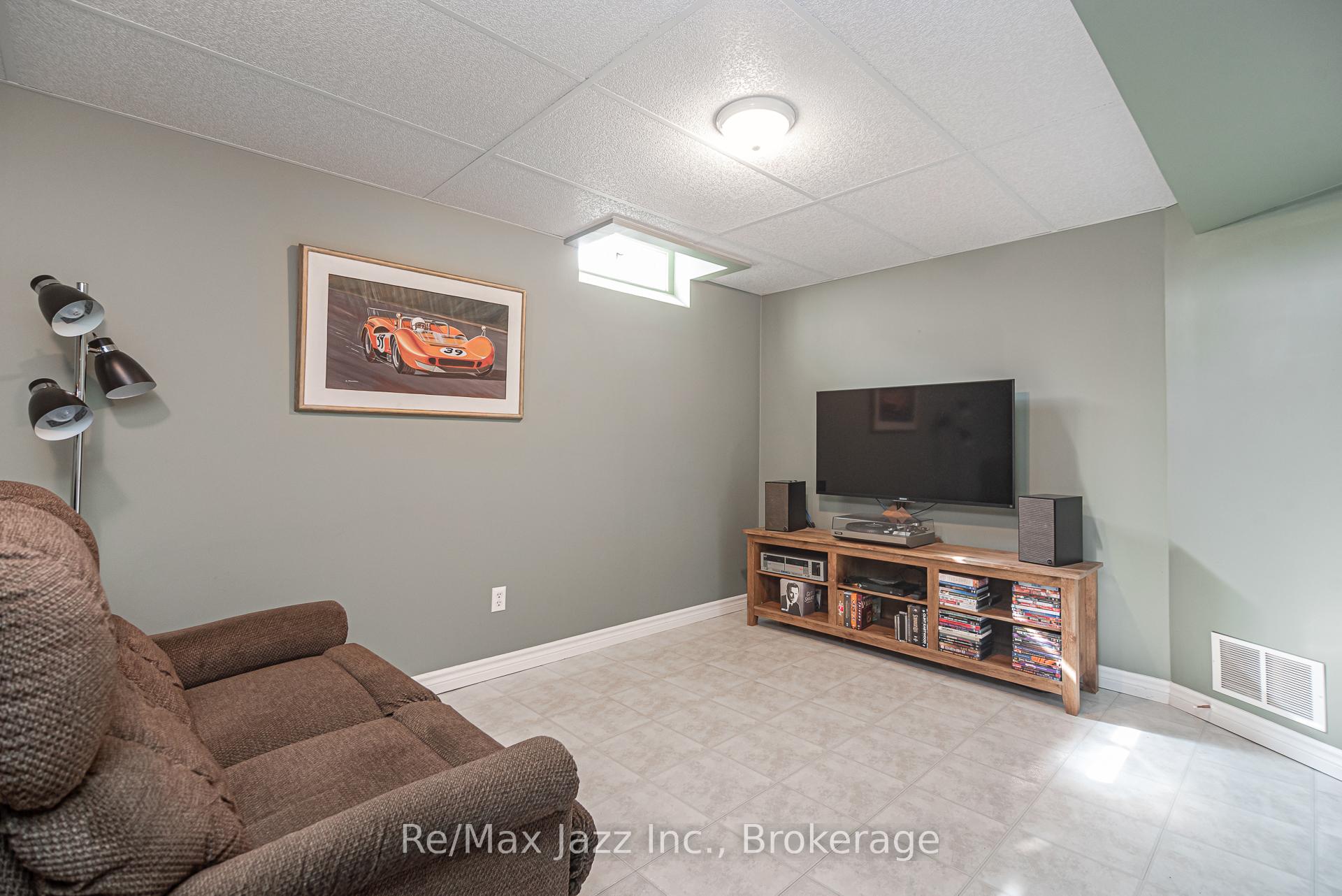 Photo 16 of 35 Avondale Drive, Clarington, Courtice — HOMEH