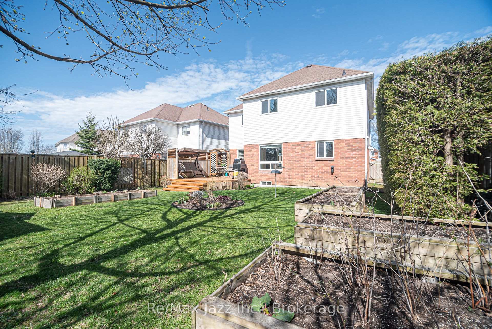 Photo 18 of 35 Avondale Drive, Clarington, Courtice — HOMEH