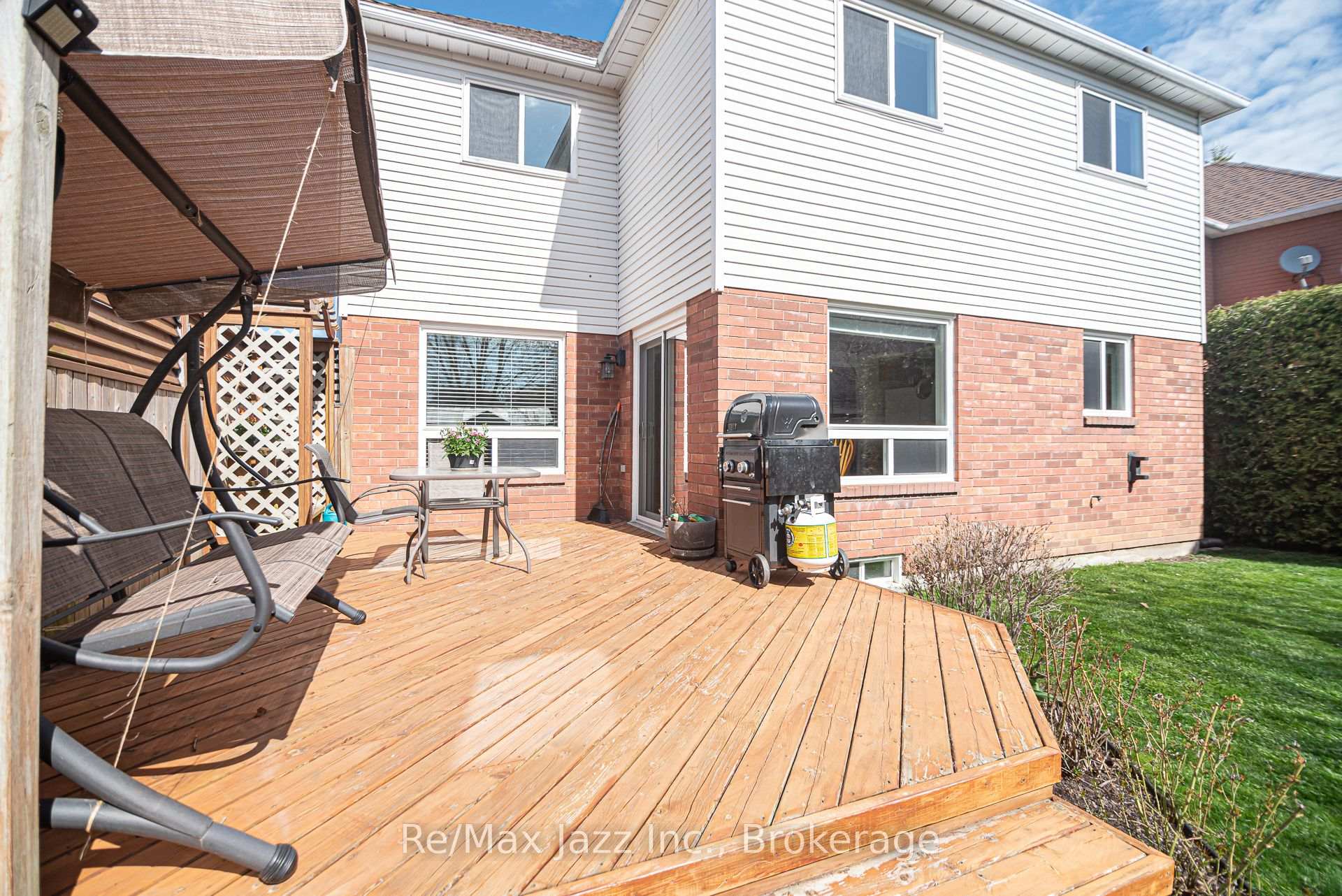 Photo 19 of 35 Avondale Drive, Clarington, Courtice — HOMEH