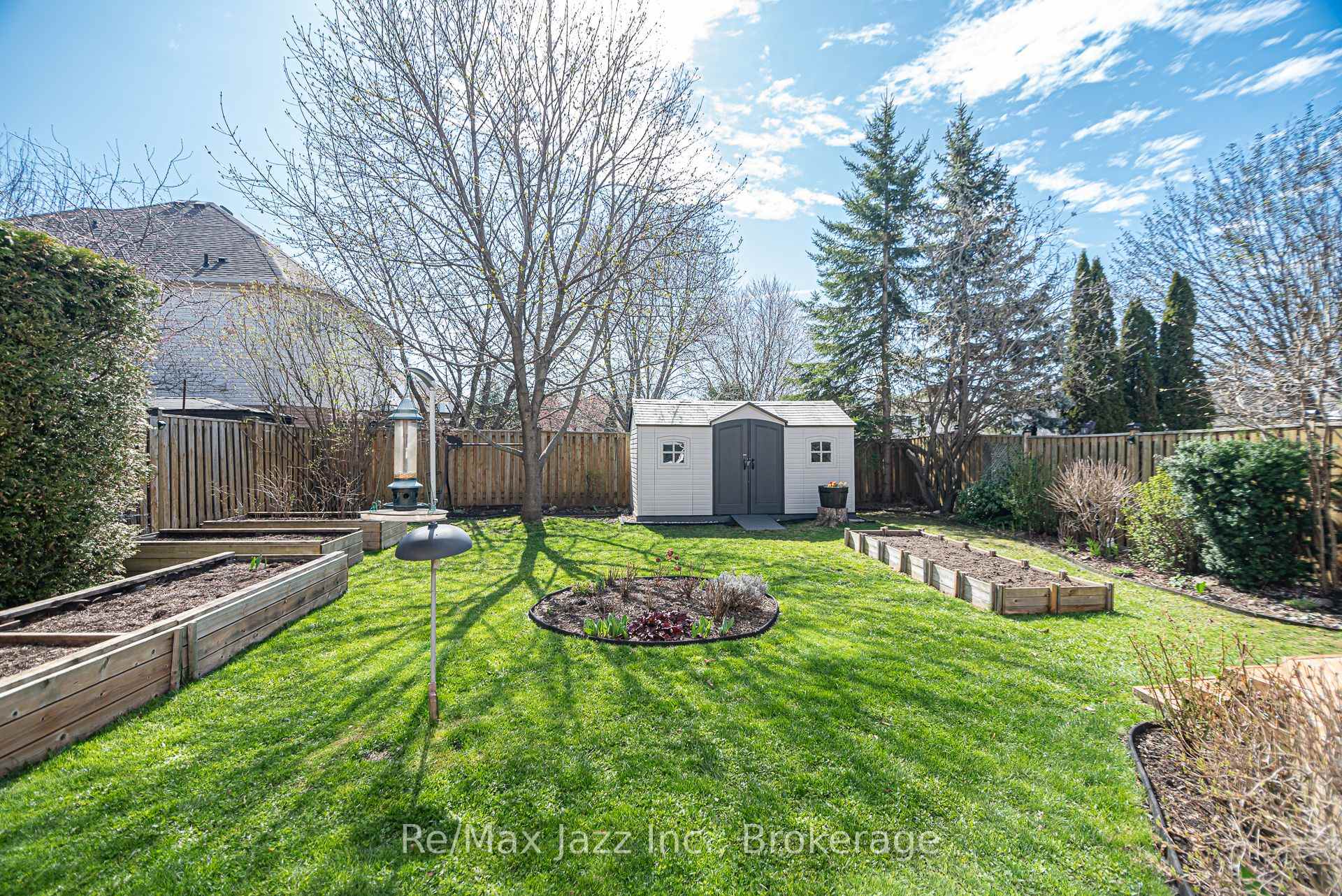 Photo 20 of 35 Avondale Drive, Clarington, Courtice — HOMEH