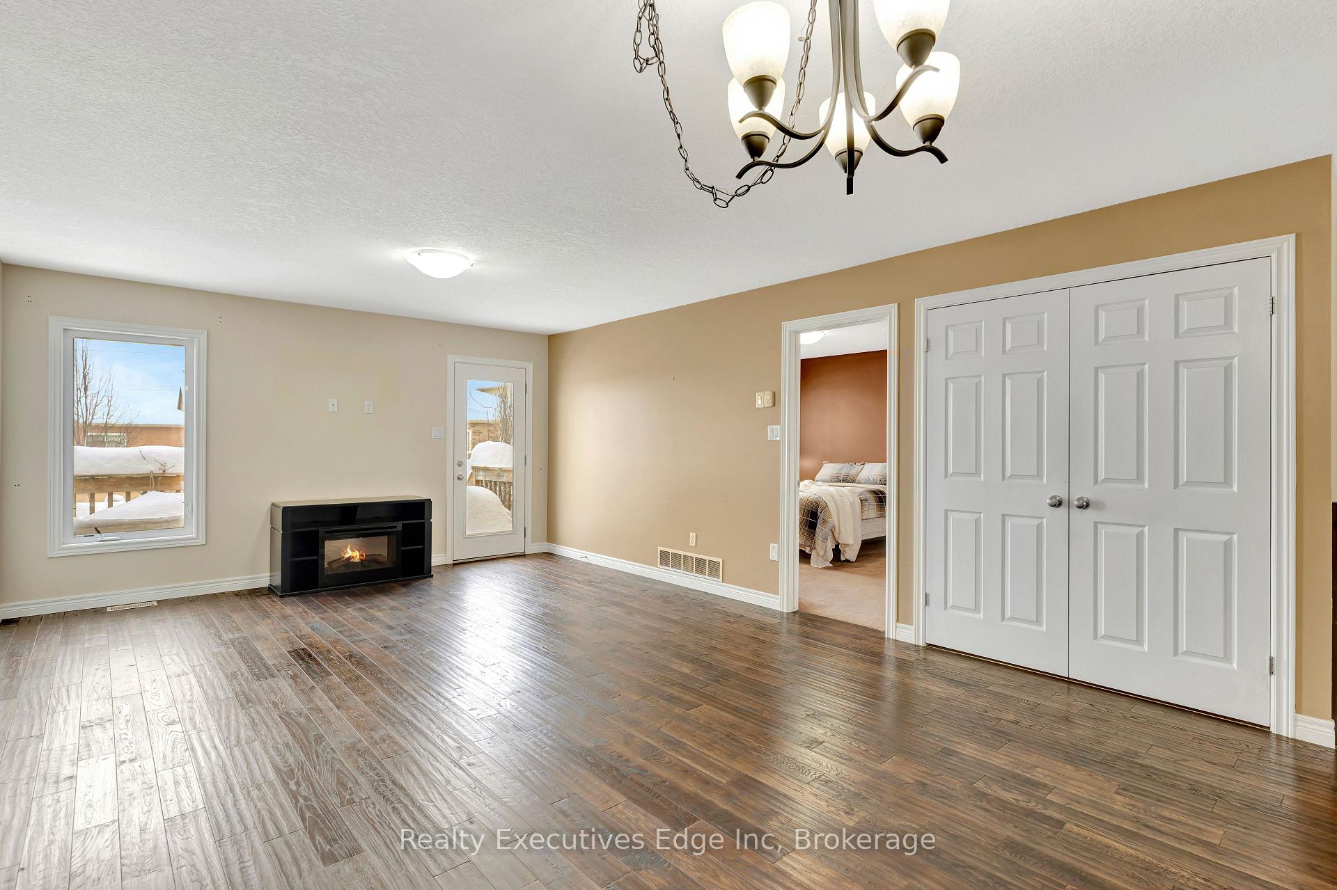 Photo 5 of 16 Penfold Drive, Guelph, Grange Road — HOMEH