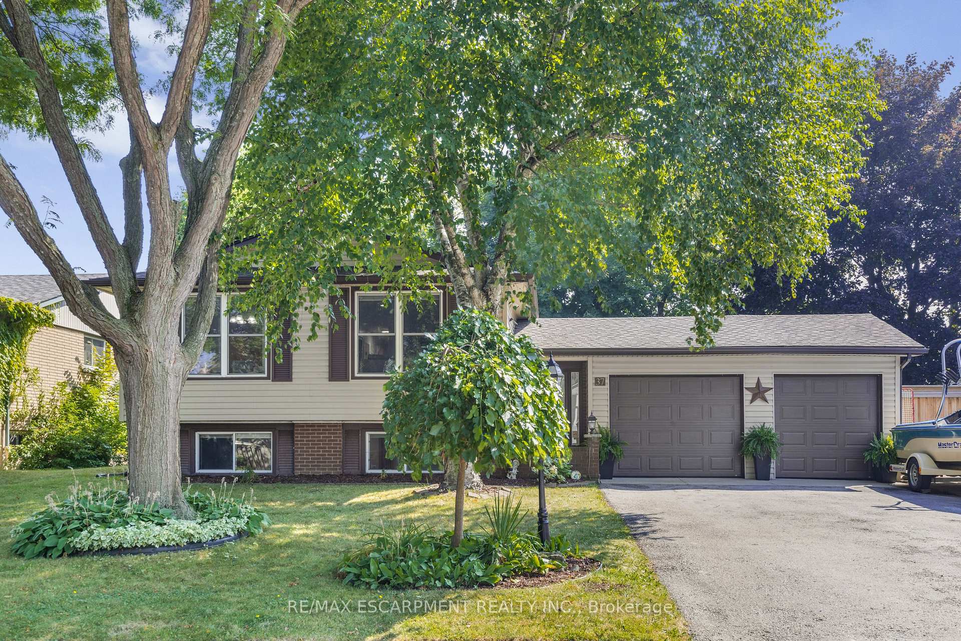 Photo 1 of 37 Glenvale Drive, Hamilton, Gilkson — HOMEH