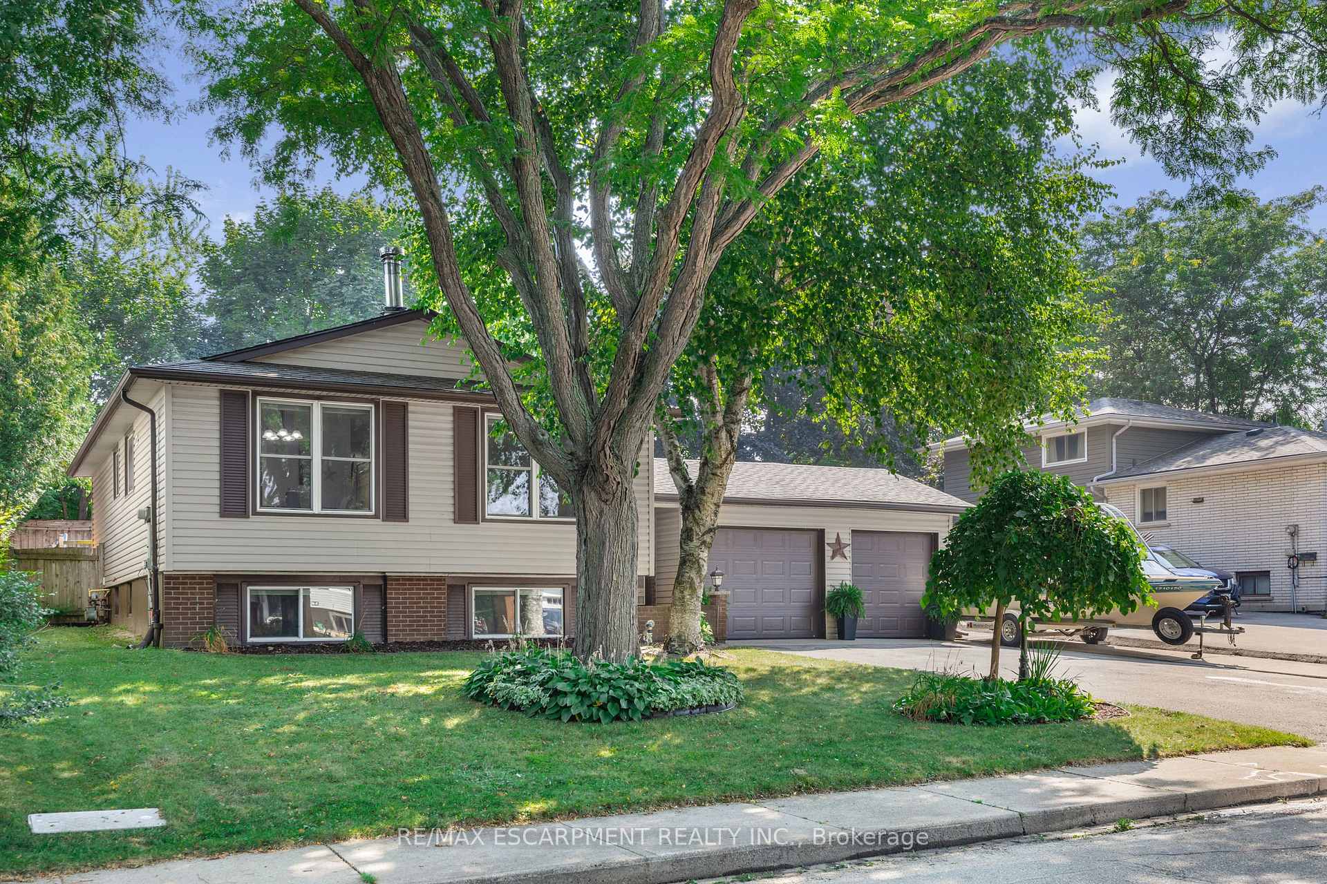 Photo 2 of 37 Glenvale Drive, Hamilton, Gilkson — HOMEH