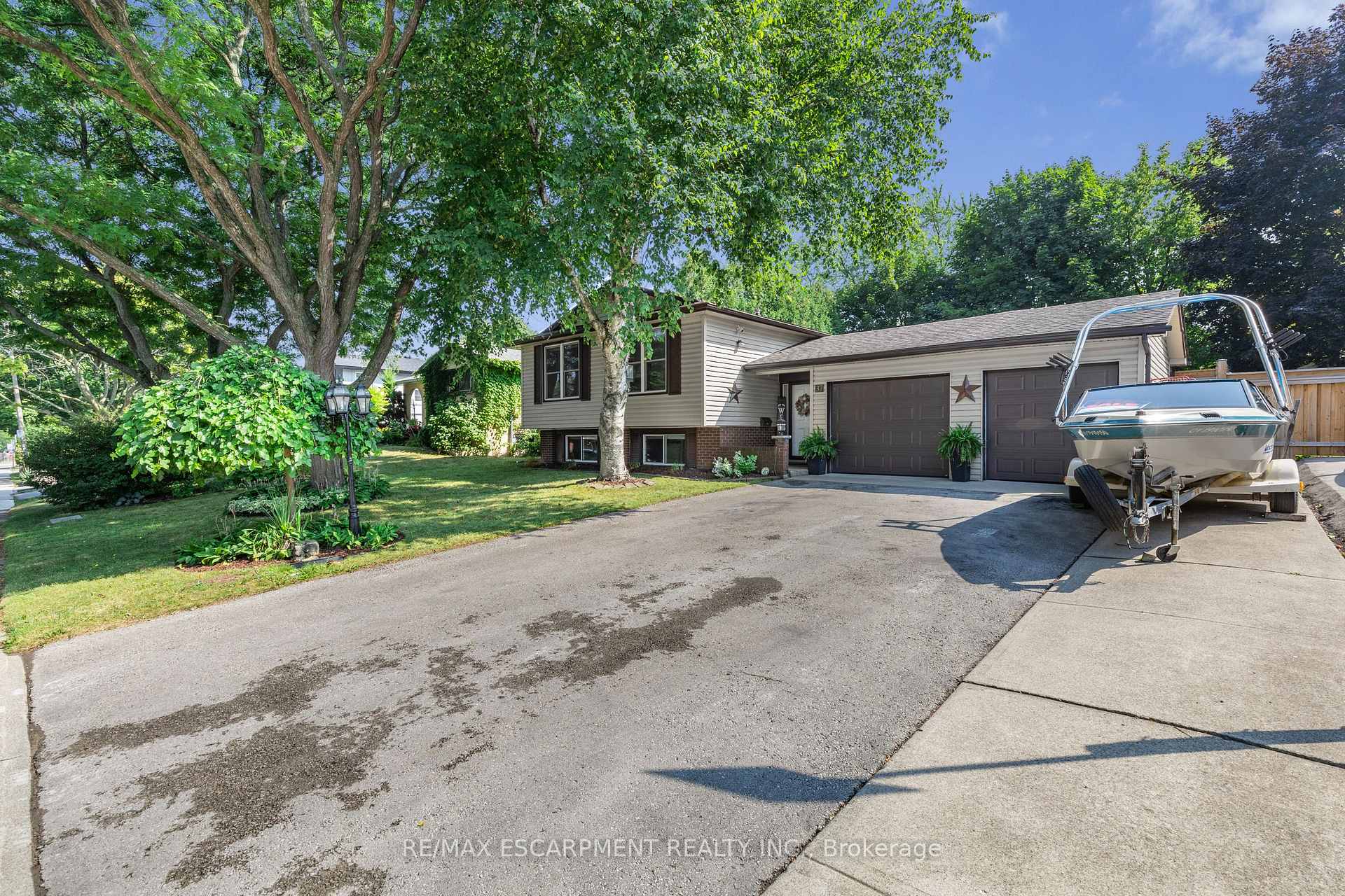 Photo 4 of 37 Glenvale Drive, Hamilton, Gilkson — HOMEH