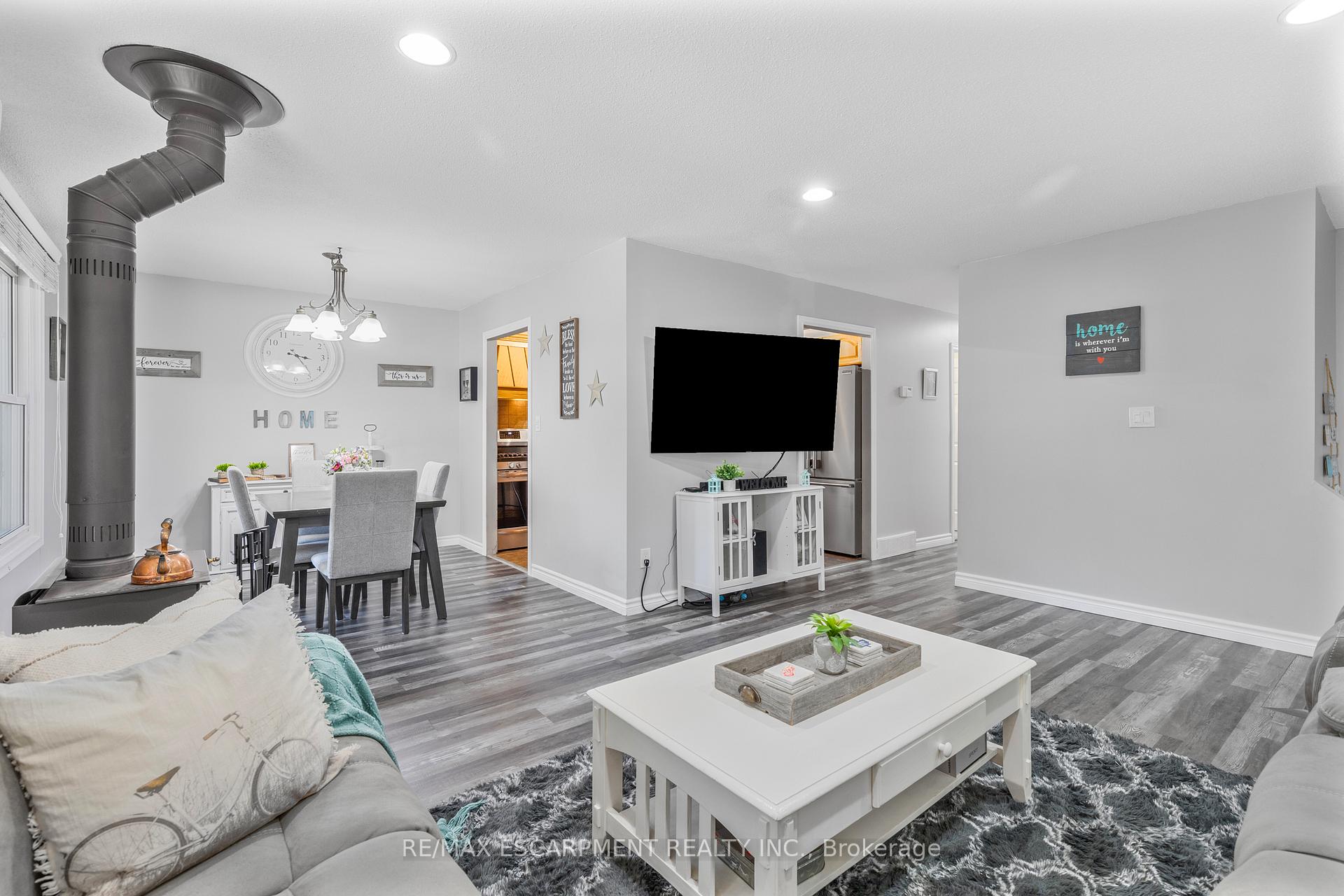Photo 10 of 37 Glenvale Drive, Hamilton, Gilkson — HOMEH