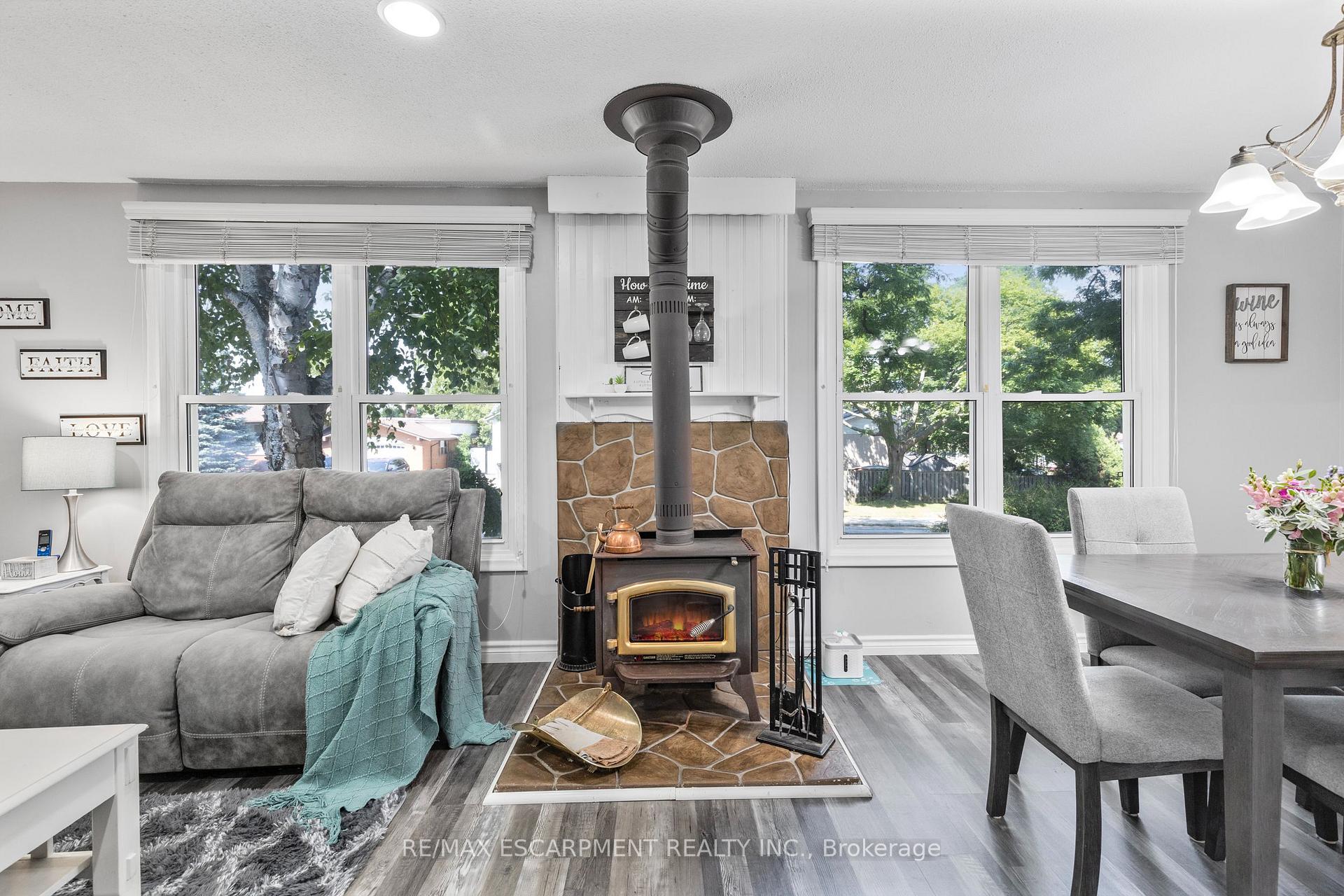Photo 11 of 37 Glenvale Drive, Hamilton, Gilkson — HOMEH
