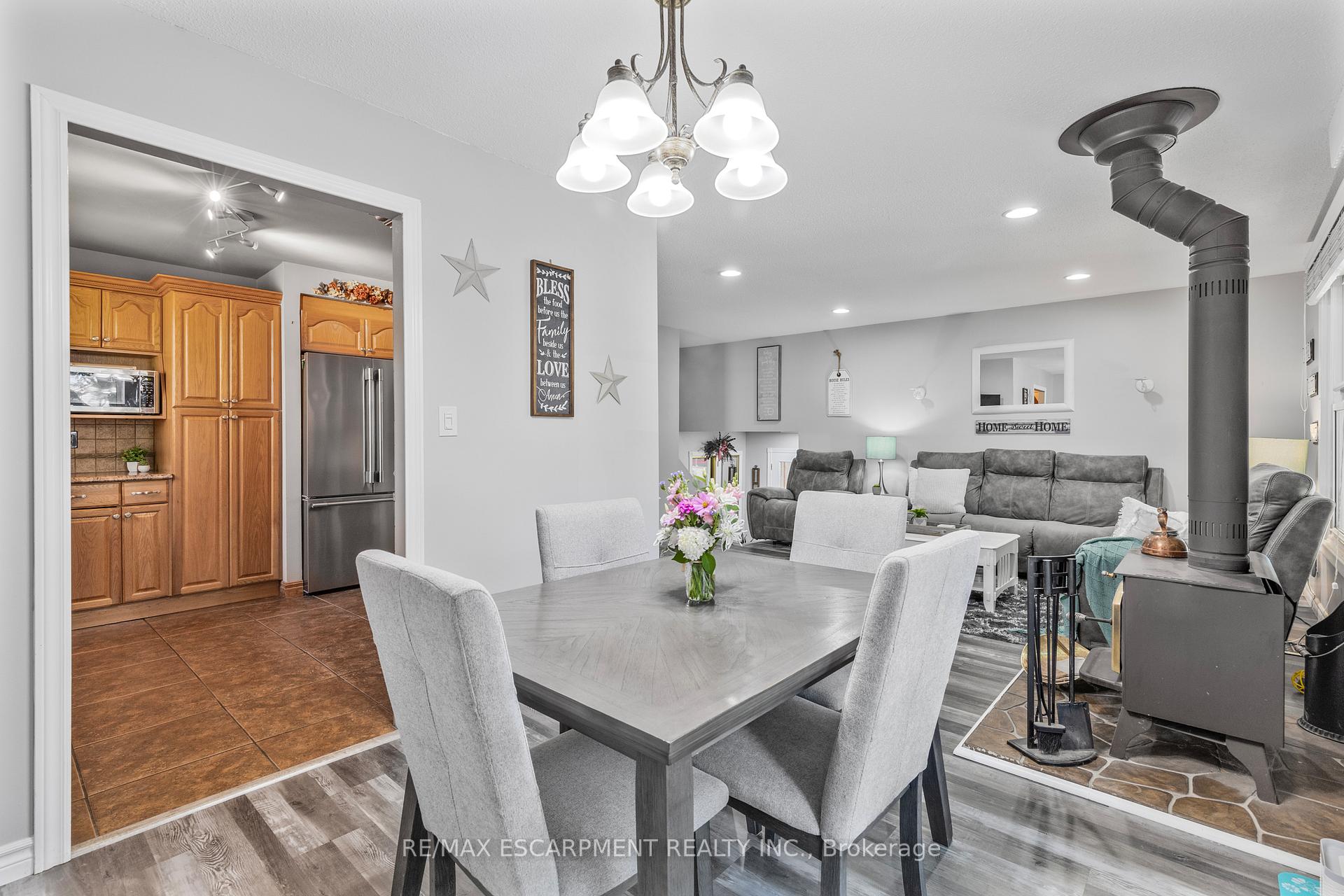 Photo 13 of 37 Glenvale Drive, Hamilton, Gilkson — HOMEH