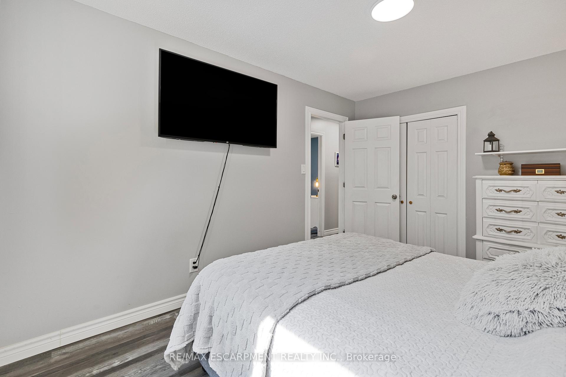 Photo 18 of 37 Glenvale Drive, Hamilton, Gilkson — HOMEH