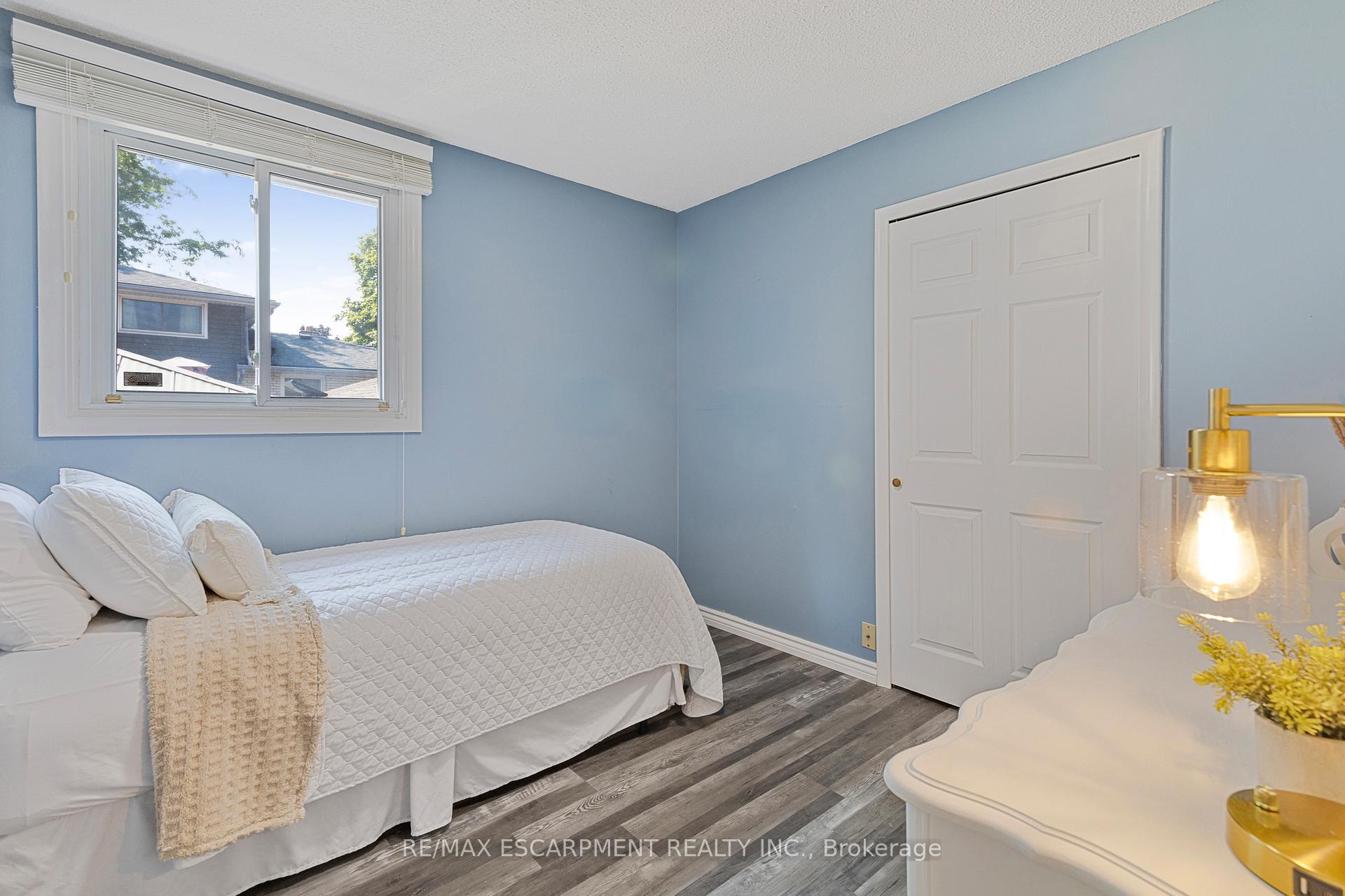 Photo 21 of 37 Glenvale Drive, Hamilton, Gilkson — HOMEH