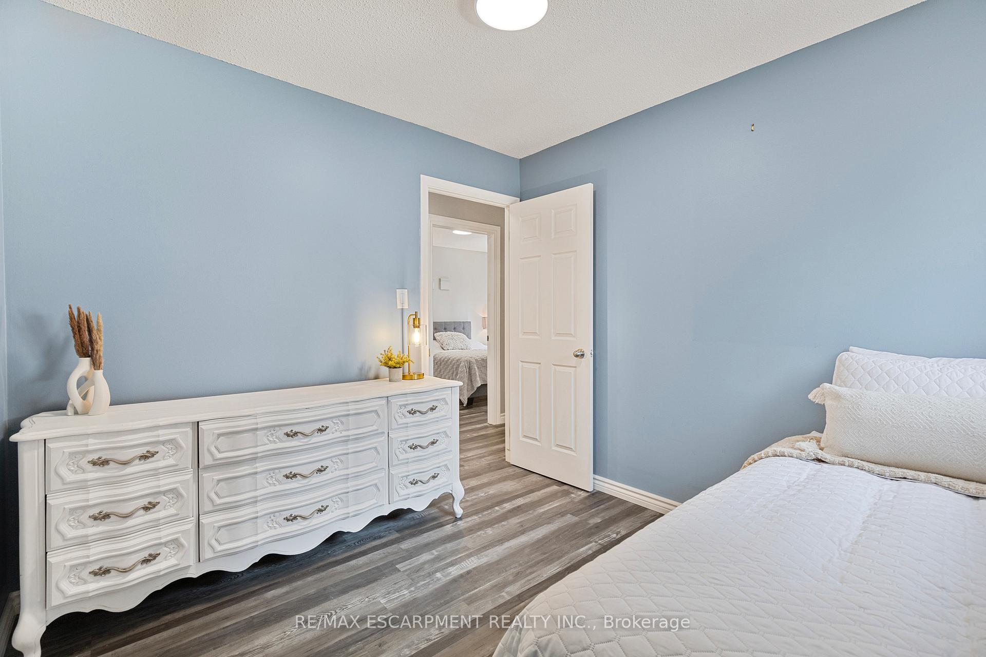 Photo 22 of 37 Glenvale Drive, Hamilton, Gilkson — HOMEH