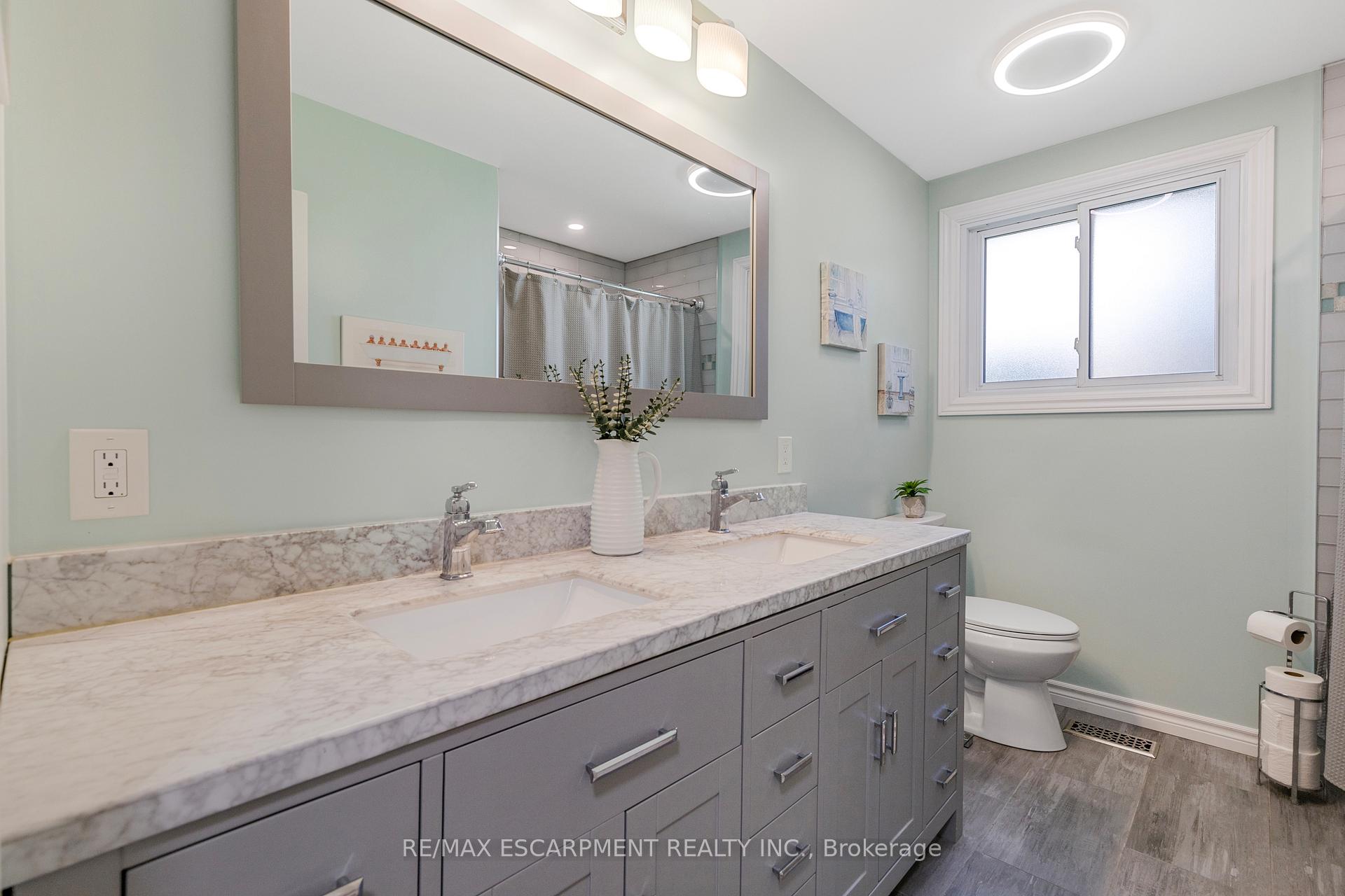 Photo 23 of 37 Glenvale Drive, Hamilton, Gilkson — HOMEH