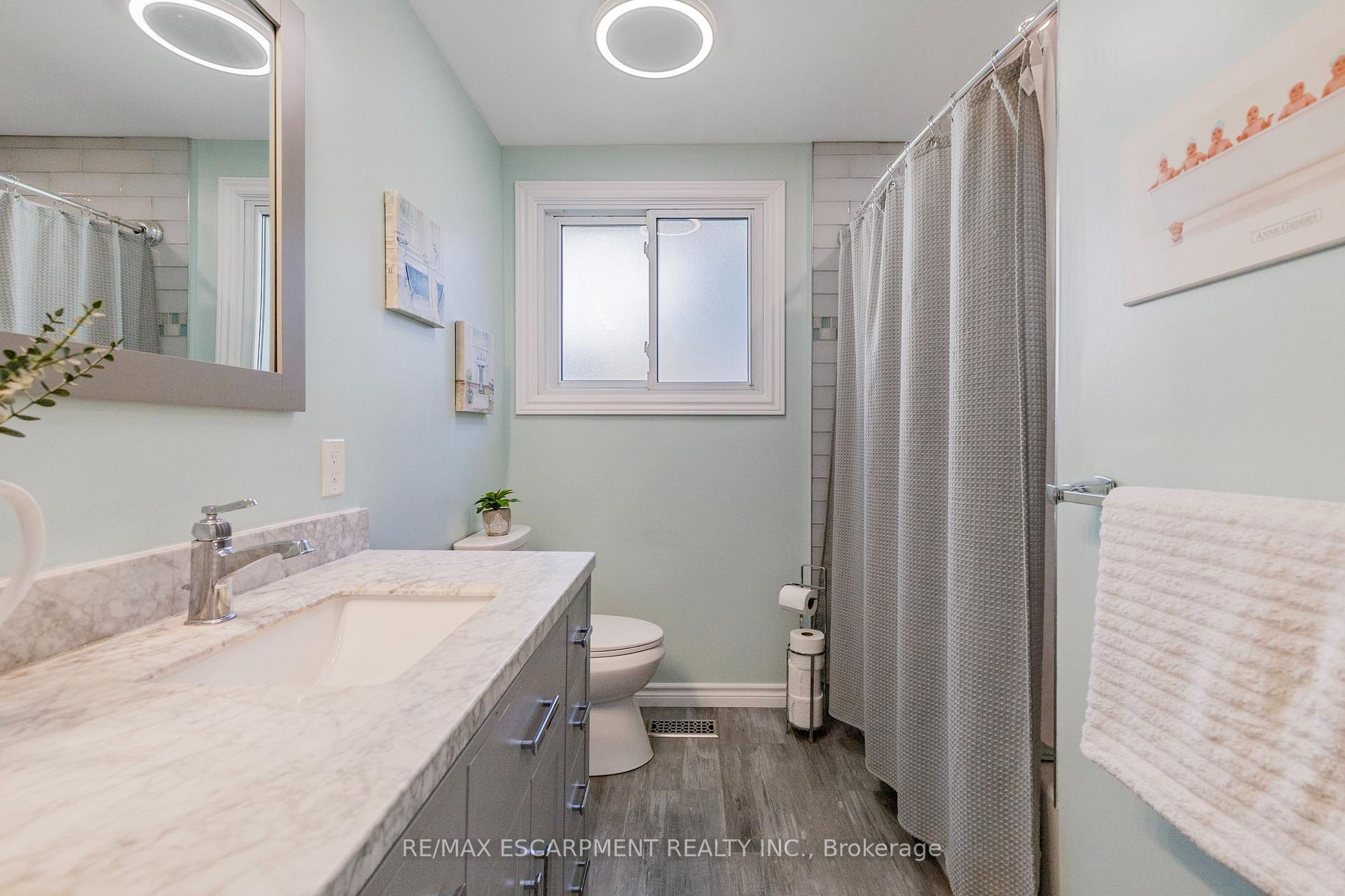 Photo 24 of 37 Glenvale Drive, Hamilton, Gilkson — HOMEH