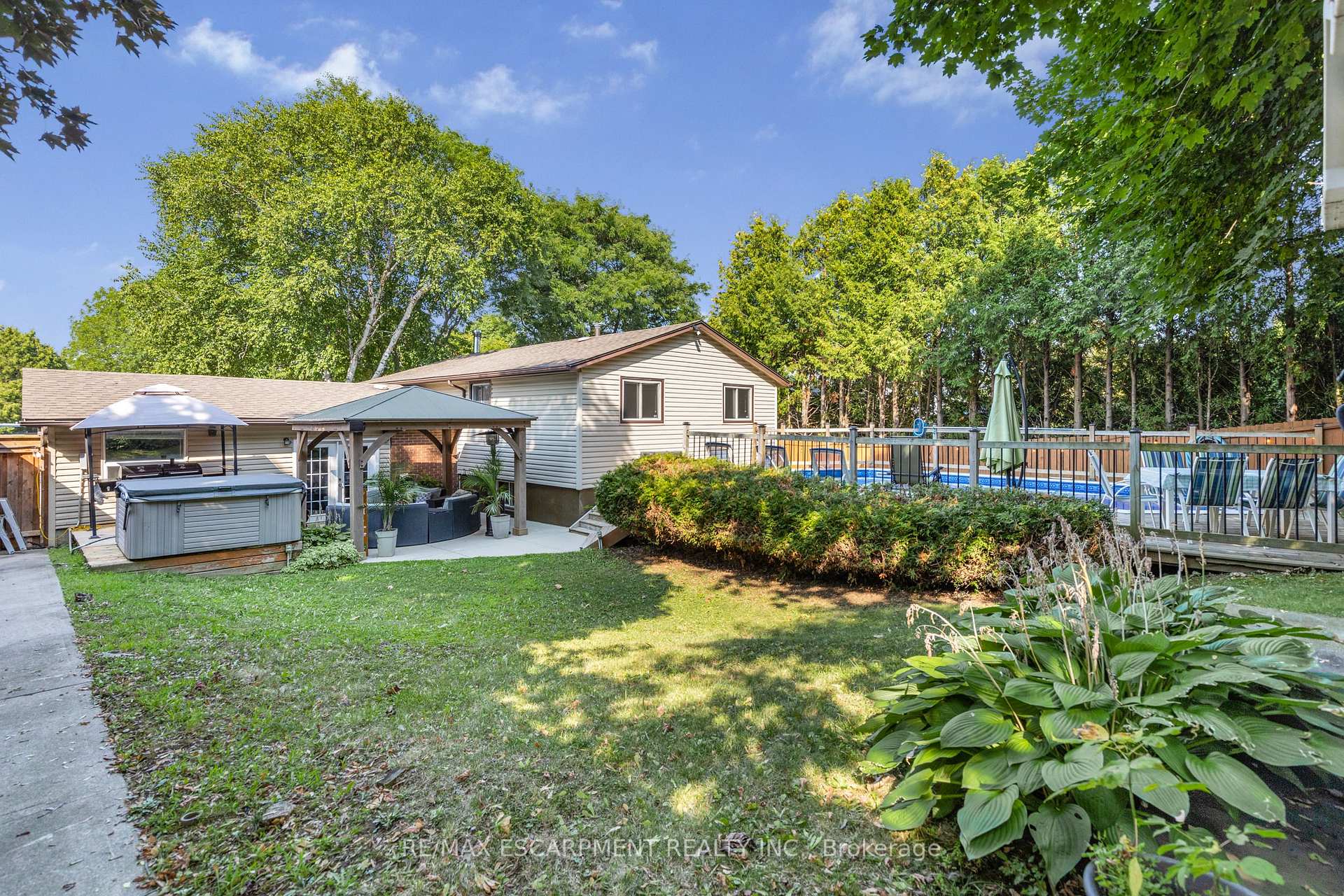Photo 38 of 37 Glenvale Drive, Hamilton, Gilkson — HOMEH