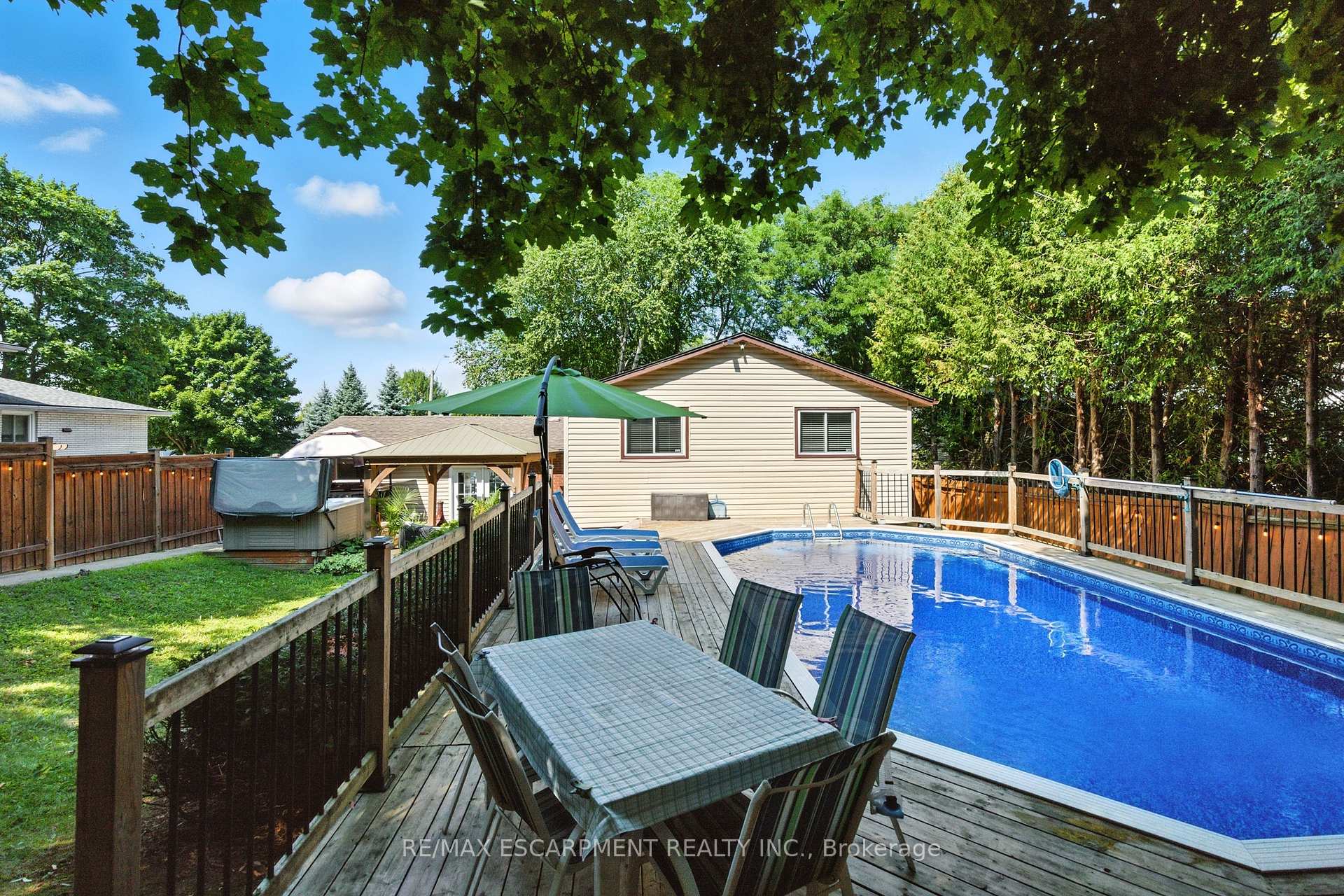 Photo 42 of 37 Glenvale Drive, Hamilton, Gilkson — HOMEH