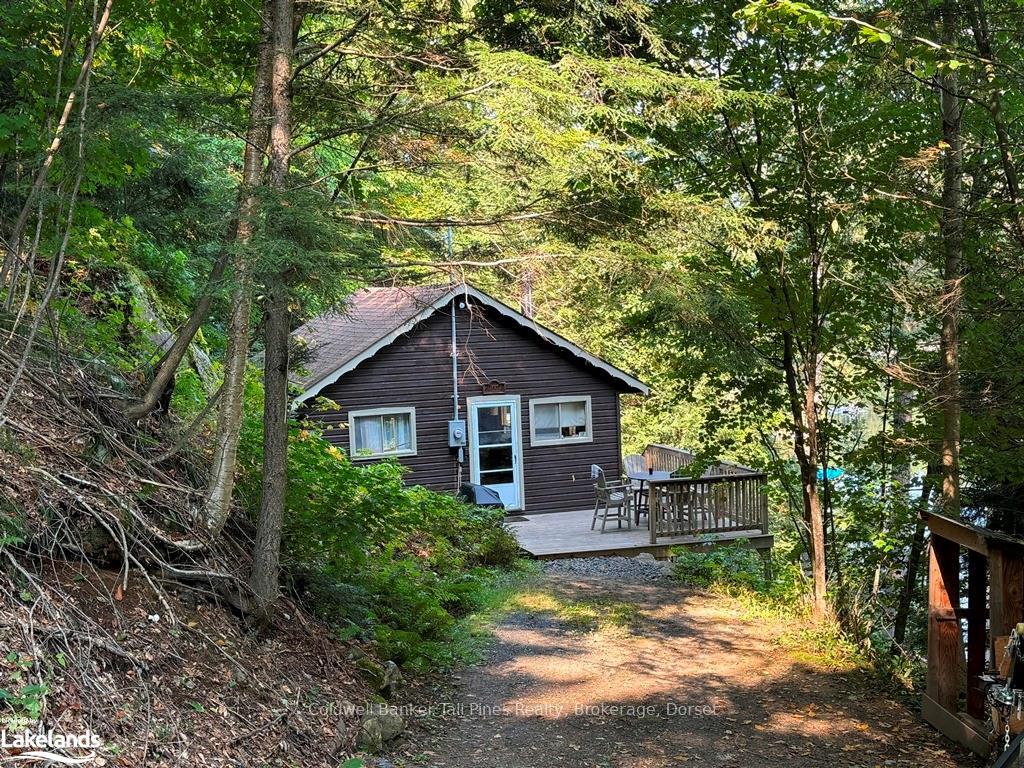 Photo 3 of 1023 Twilight Close W, Algonquin Highlands, McClintock — HOMEH