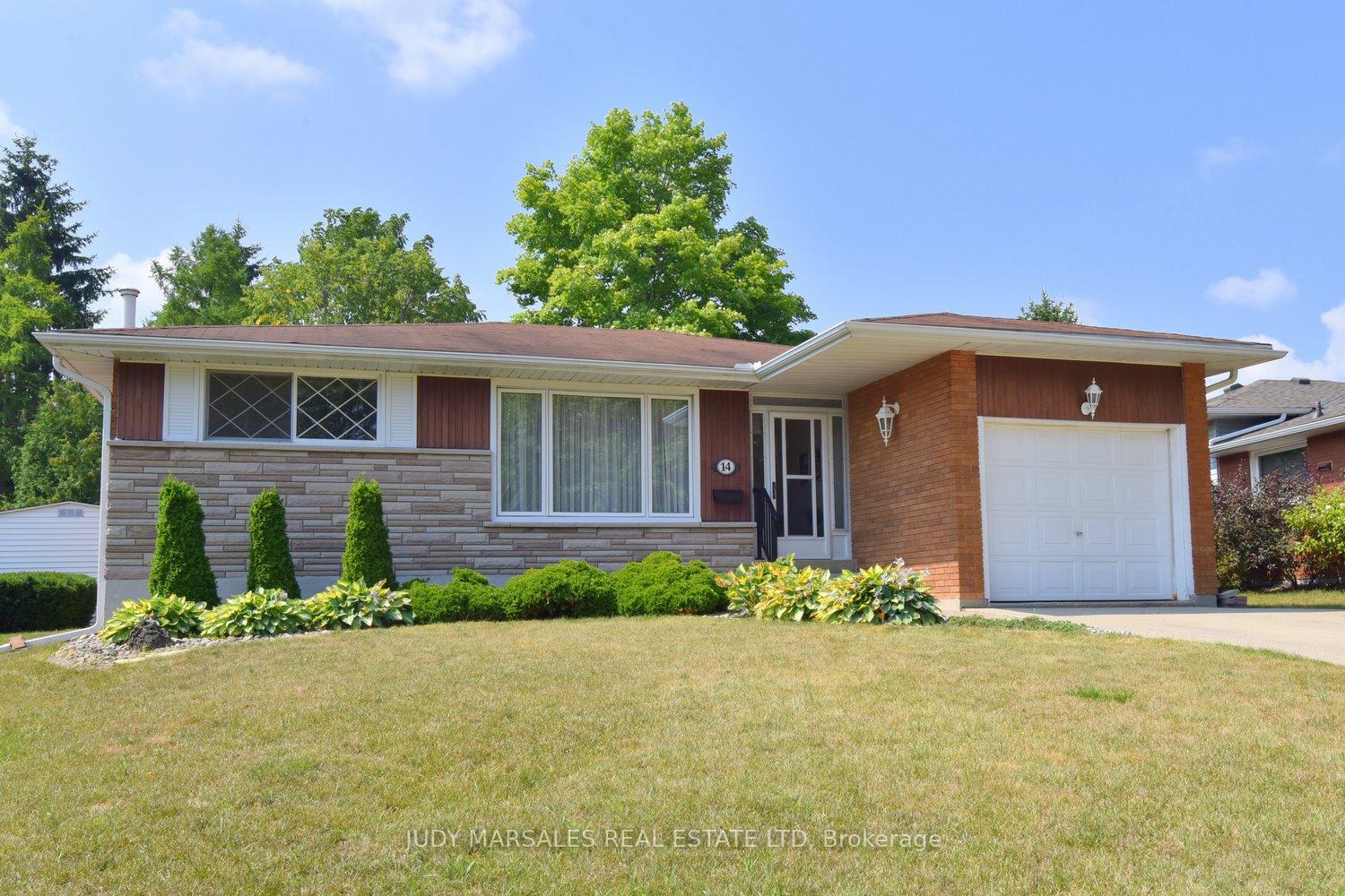 Photo 6 of 14 Hilltop Place, Hamilton, Dundas — HOMEH