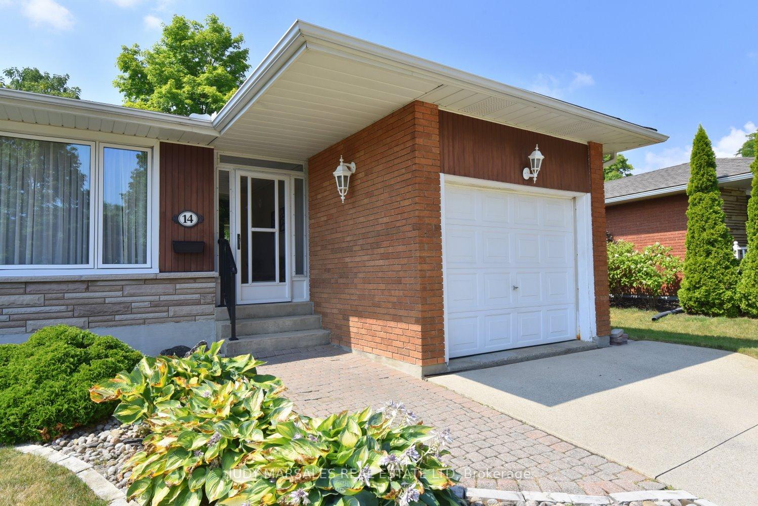 Photo 7 of 14 Hilltop Place, Hamilton, Dundas — HOMEH