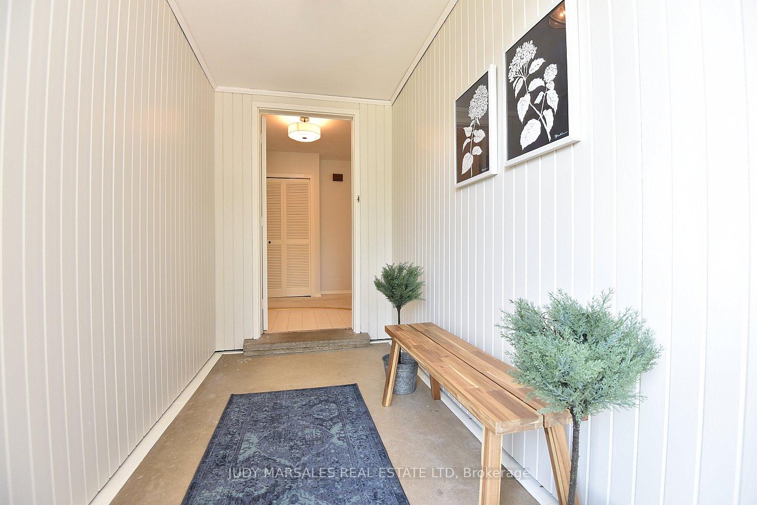 Photo 8 of 14 Hilltop Place, Hamilton, Dundas — HOMEH