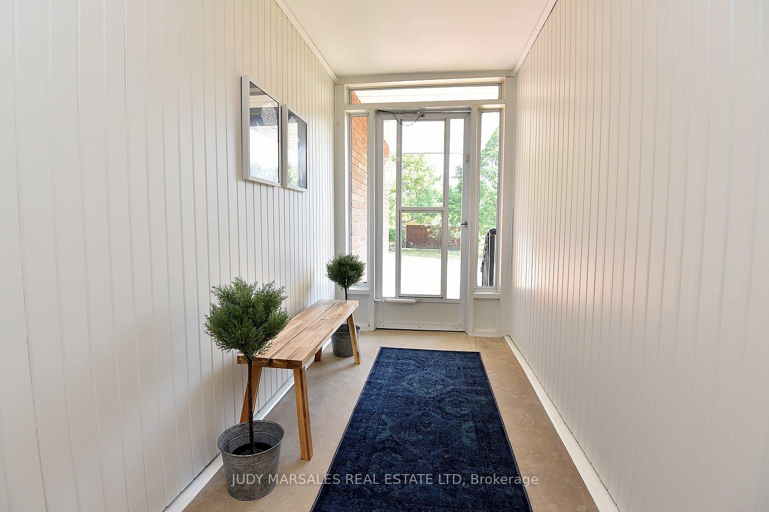 Photo 9 of 14 Hilltop Place, Hamilton, Dundas — HOMEH