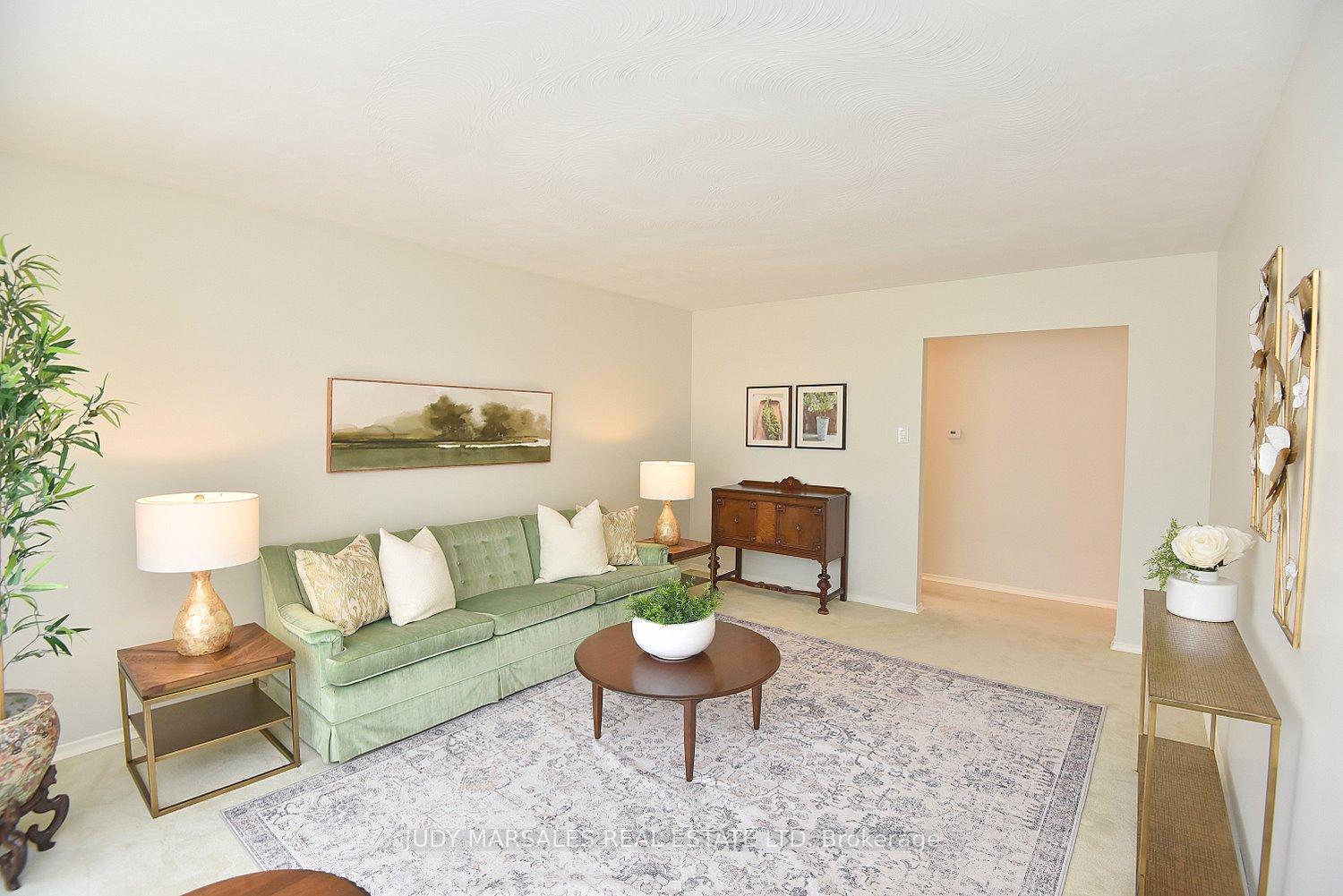 Photo 10 of 14 Hilltop Place, Hamilton, Dundas — HOMEH