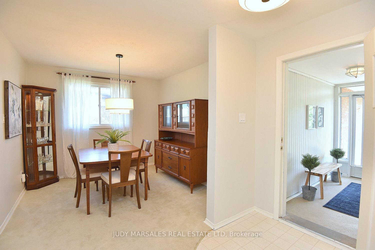 Photo 12 of 14 Hilltop Place, Hamilton, Dundas — HOMEH