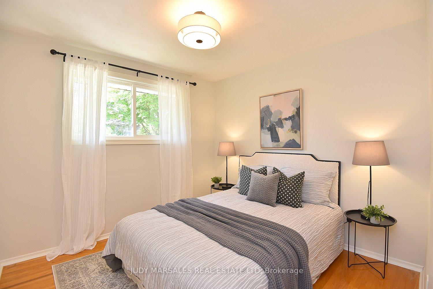 Photo 21 of 14 Hilltop Place, Hamilton, Dundas — HOMEH
