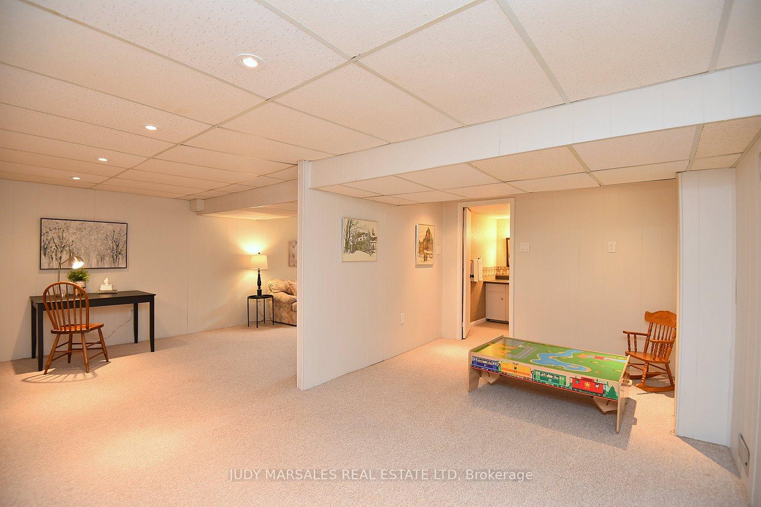 Photo 26 of 14 Hilltop Place, Hamilton, Dundas — HOMEH
