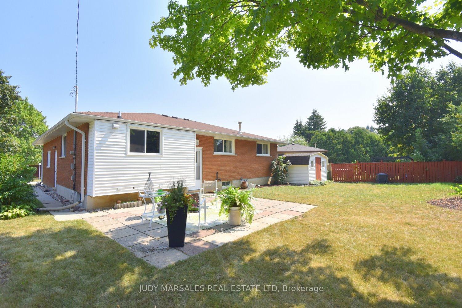 Photo 31 of 14 Hilltop Place, Hamilton, Dundas — HOMEH