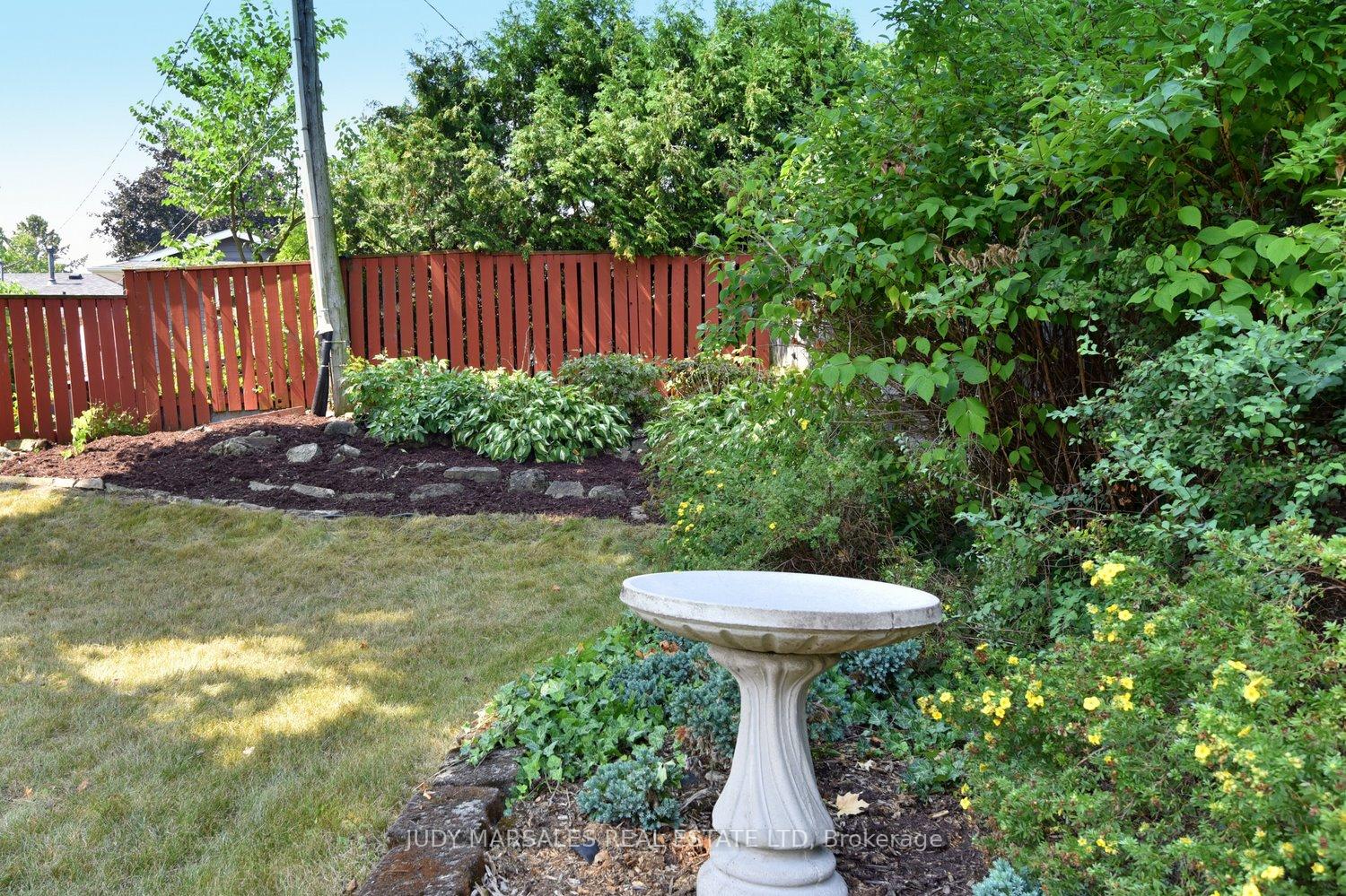 Photo 34 of 14 Hilltop Place, Hamilton, Dundas — HOMEH