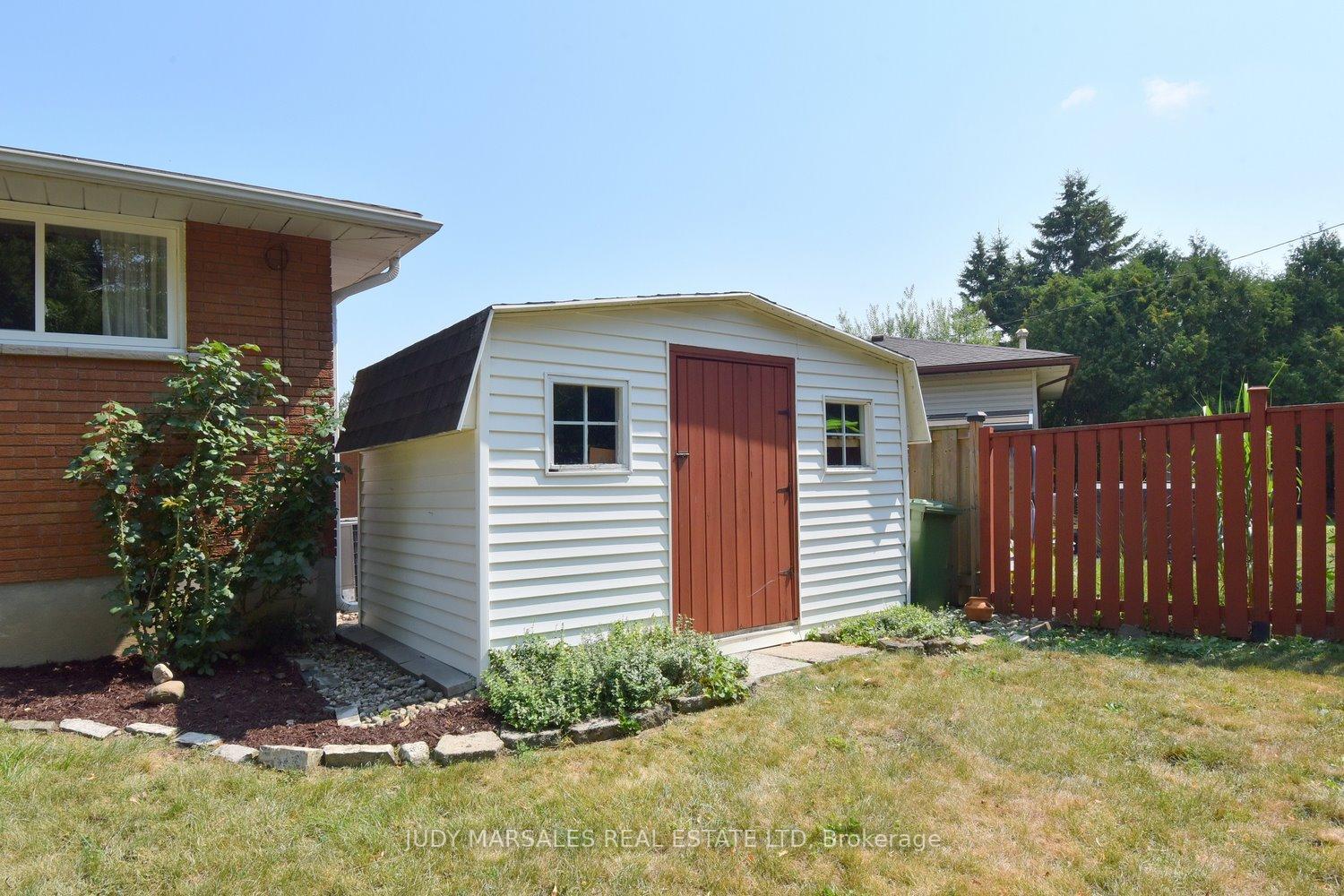 Photo 36 of 14 Hilltop Place, Hamilton, Dundas — HOMEH