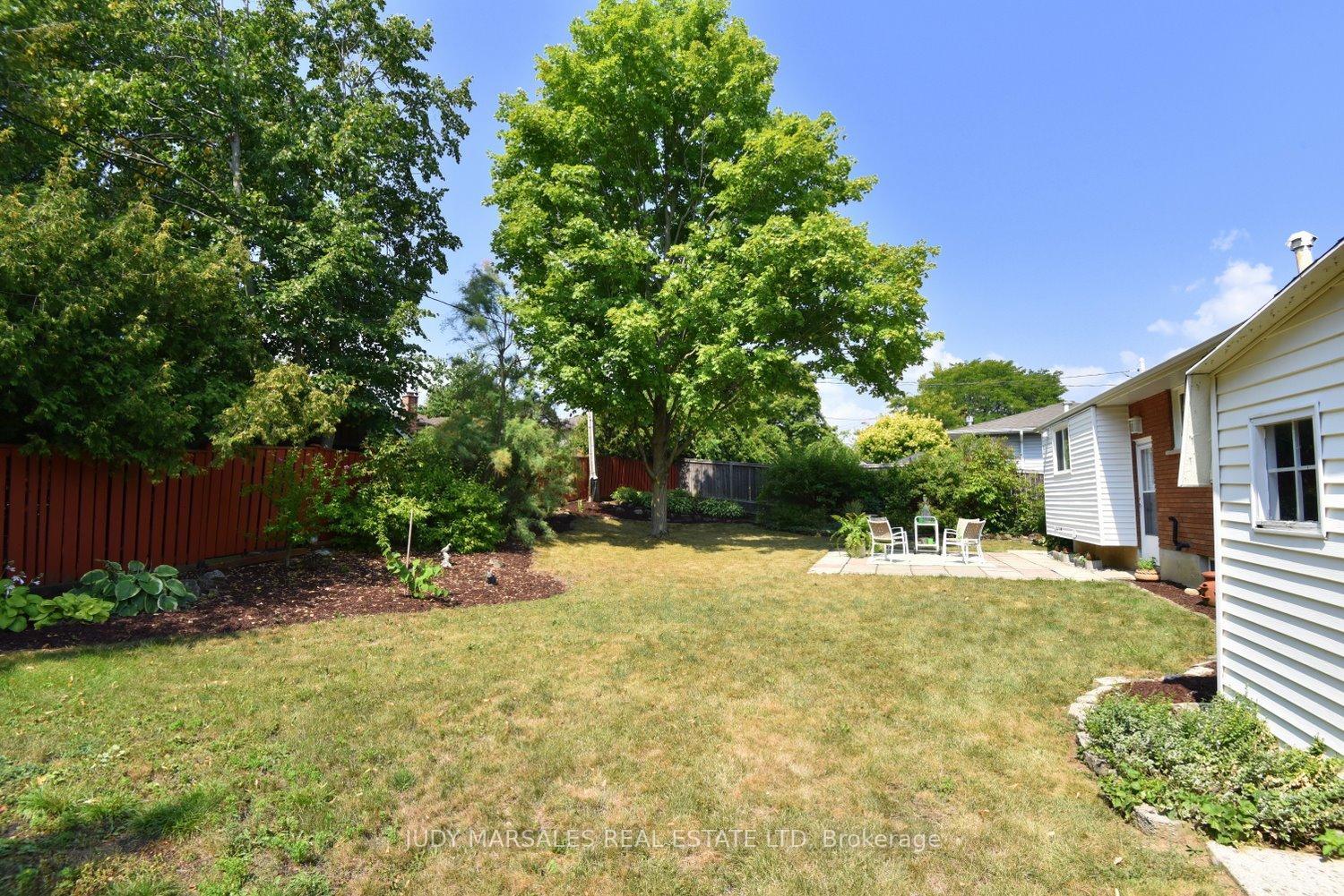 Photo 37 of 14 Hilltop Place, Hamilton, Dundas — HOMEH