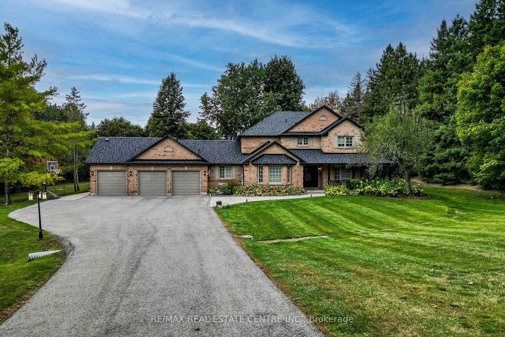 Photo 1 of 16 Humber Trail, Caledon, Palgrave — HOMEH
