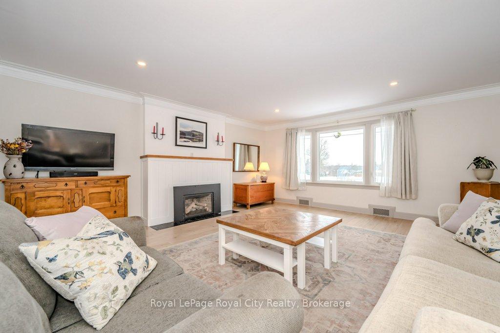 Photo 3 of 112 Forest Street, Guelph, Dovercliffe Park/Old University — HOMEH