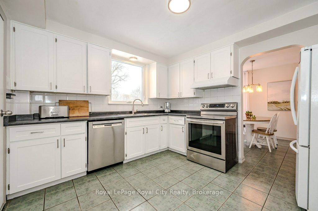 Photo 6 of 112 Forest Street, Guelph, Dovercliffe Park/Old University — HOMEH