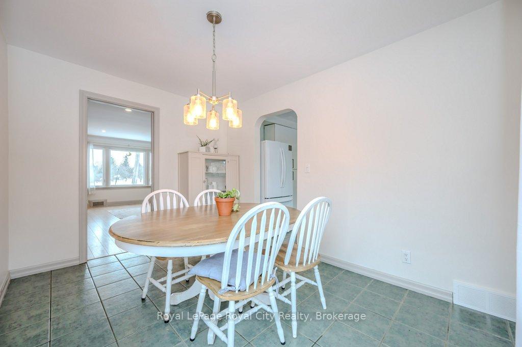 Photo 7 of 112 Forest Street, Guelph, Dovercliffe Park/Old University — HOMEH