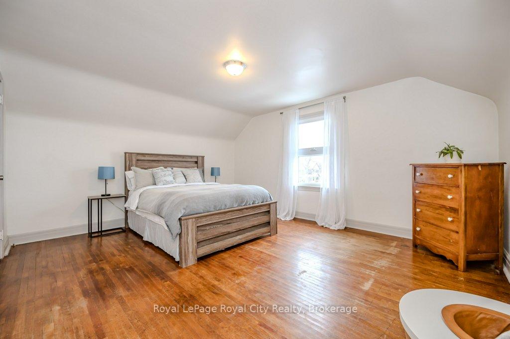 Photo 12 of 112 Forest Street, Guelph, Dovercliffe Park/Old University — HOMEH