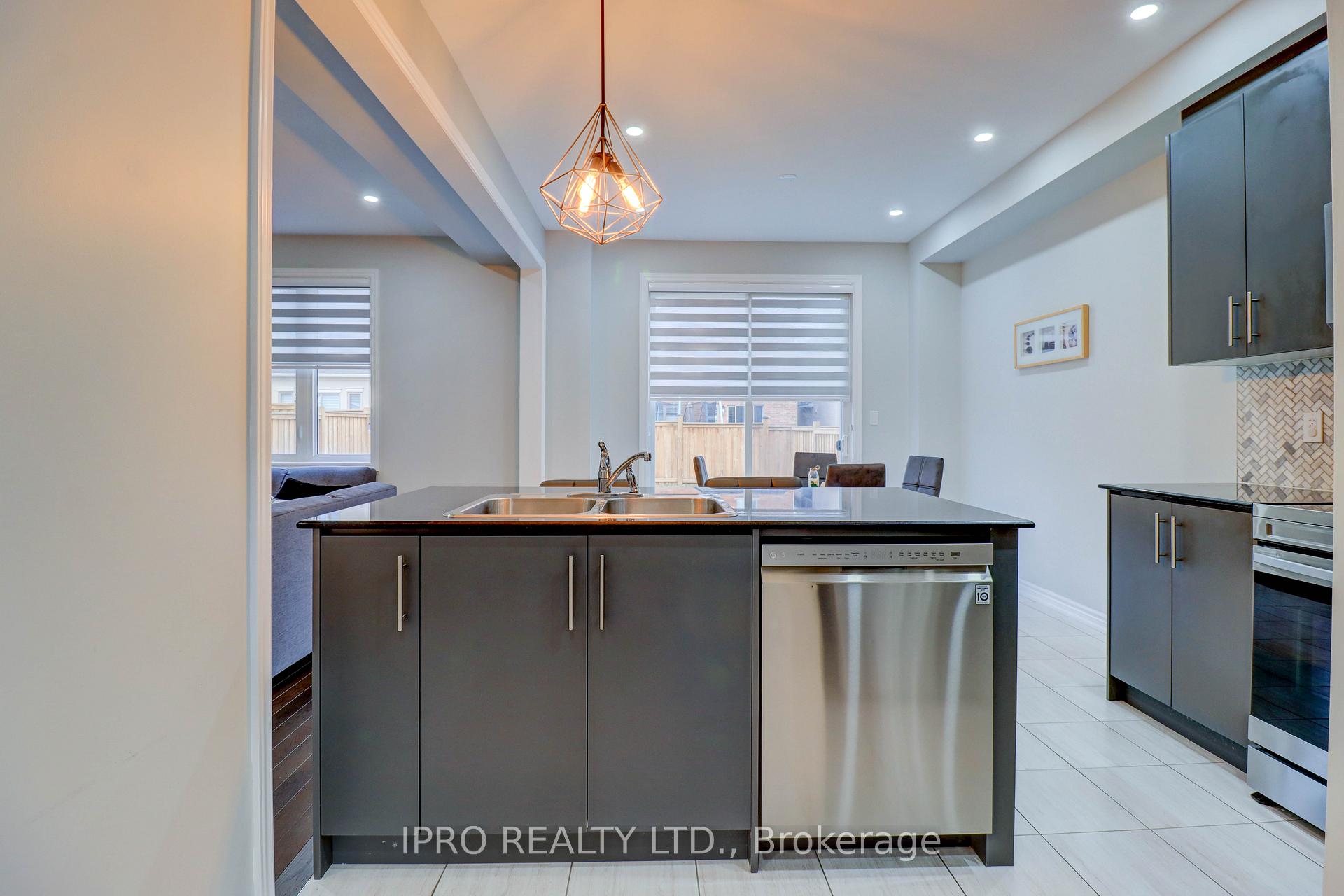 Photo 13 of 168 Ronald Hooper Avenue, Clarington, Bowmanville — HOMEH