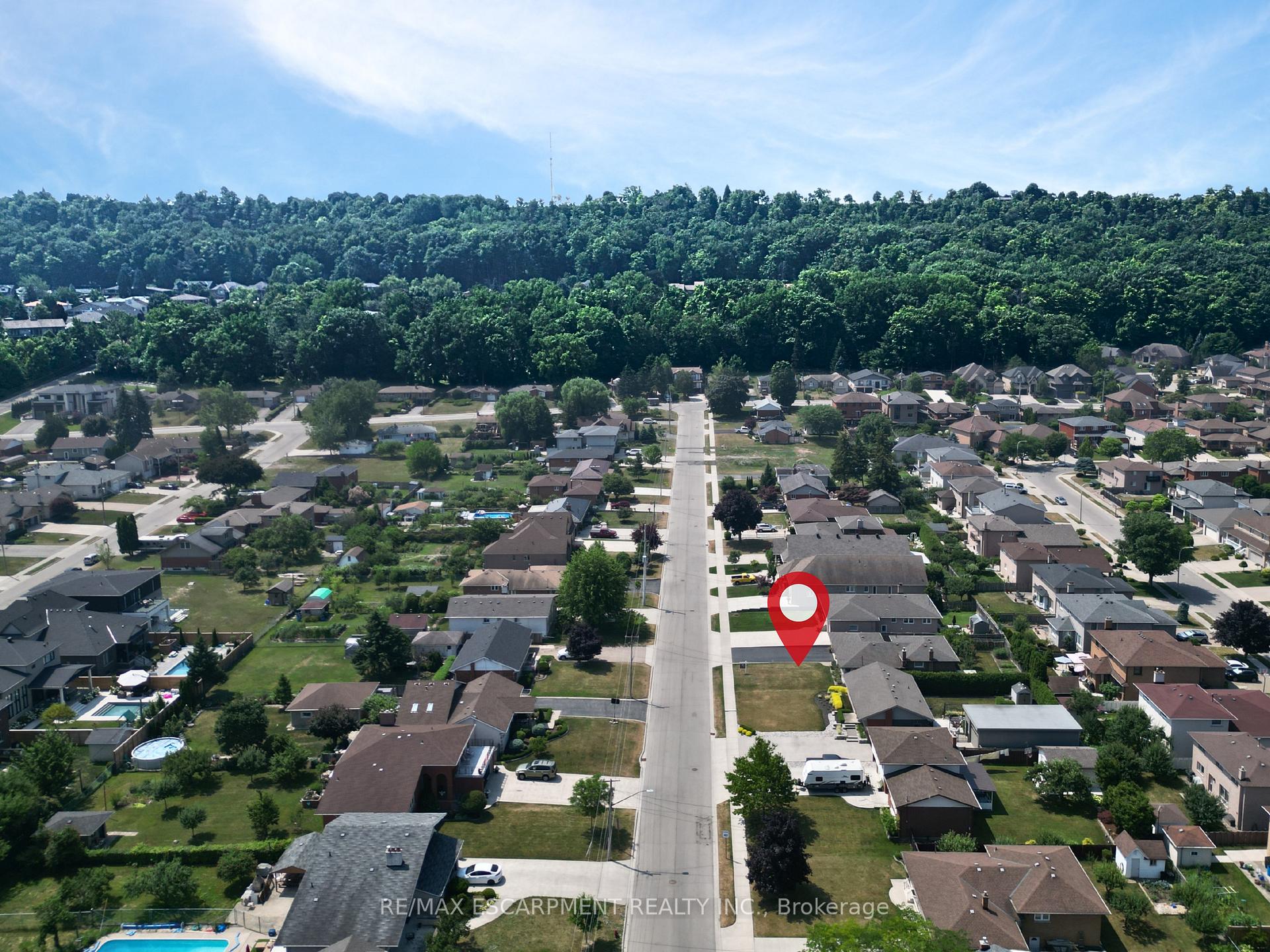 Photo 3 of 31 Kilbourn Avenue, Hamilton, Stoney Creek — HOMEH