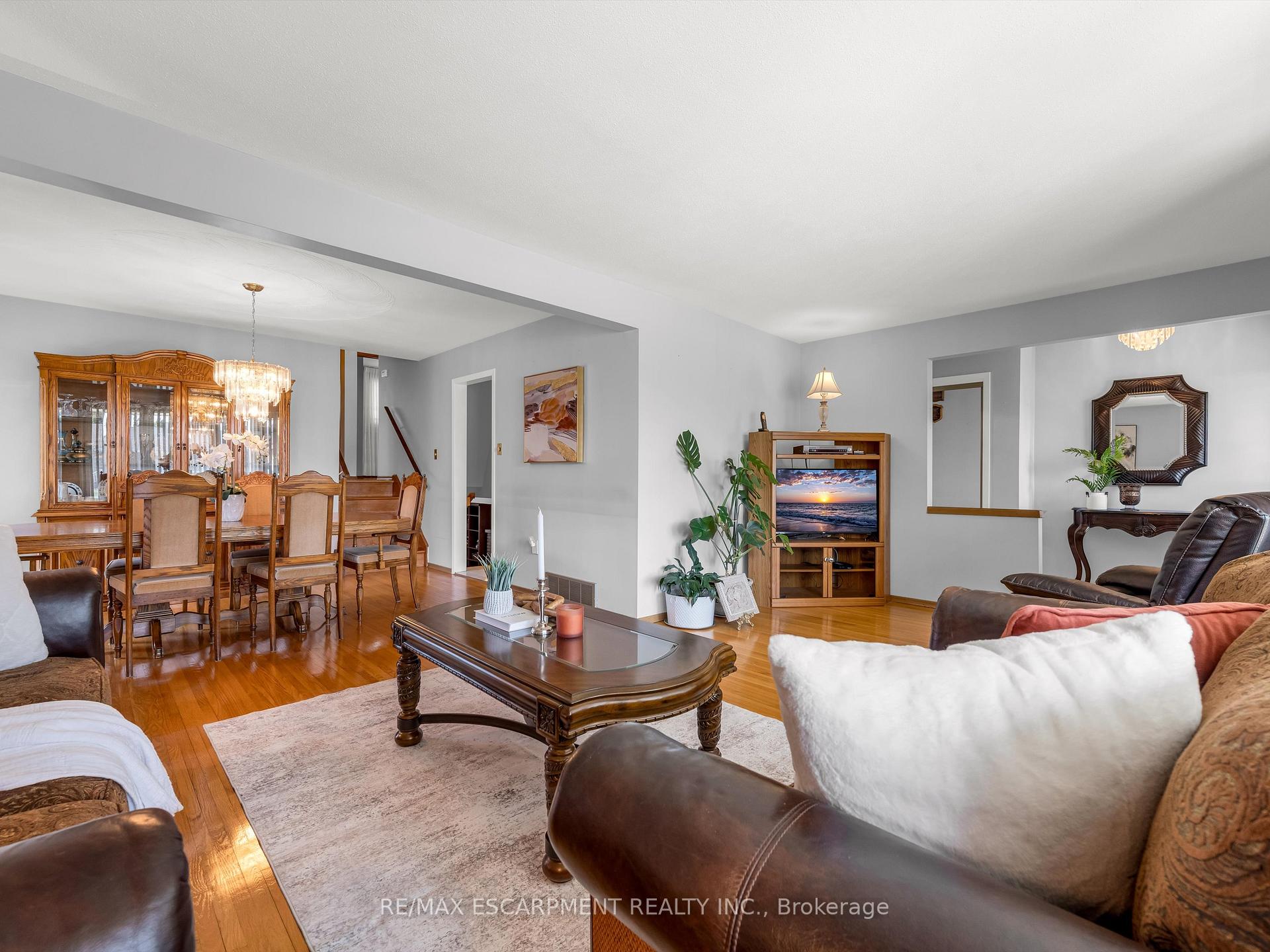 Photo 10 of 31 Kilbourn Avenue, Hamilton, Stoney Creek — HOMEH