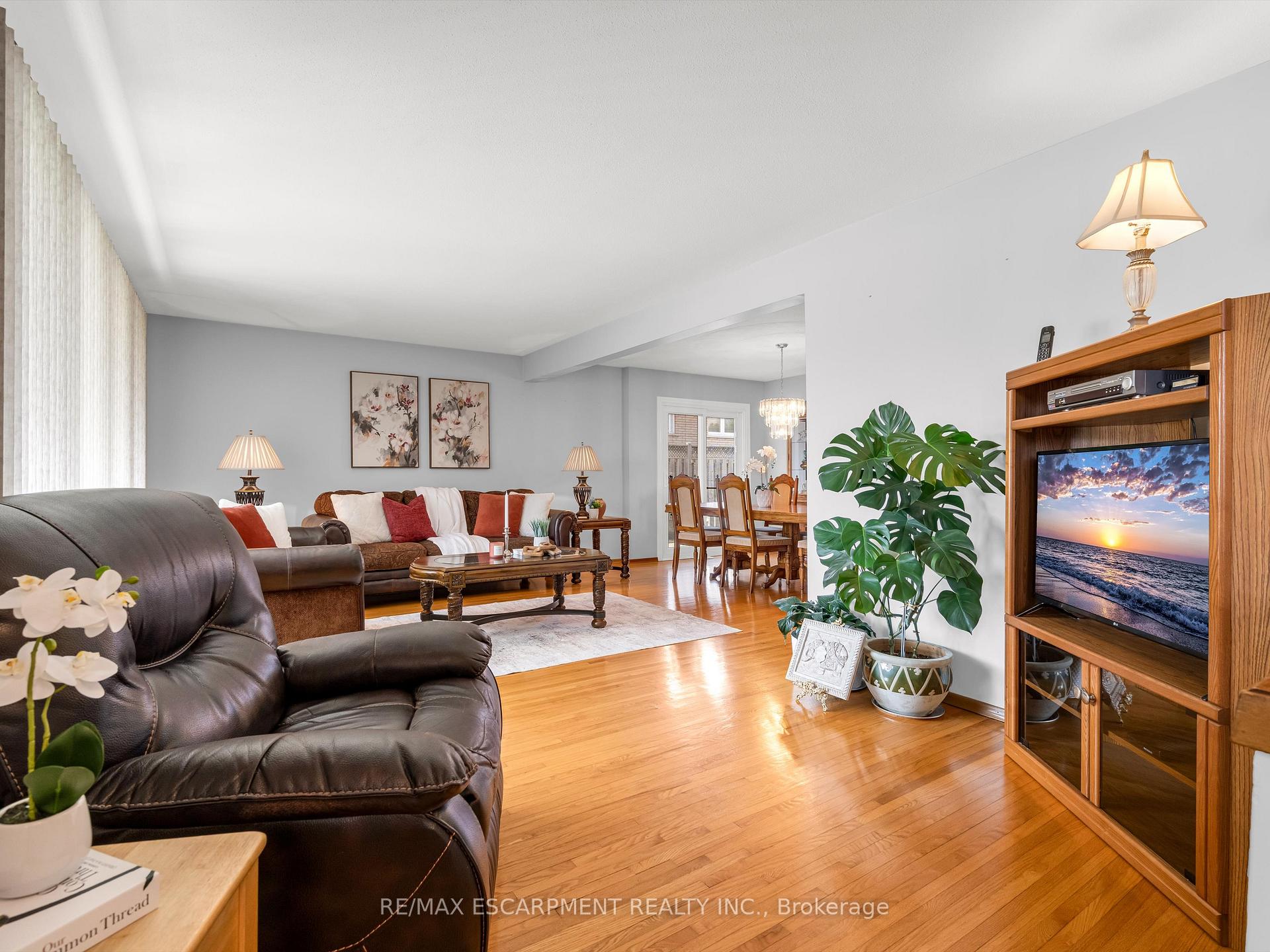 Photo 11 of 31 Kilbourn Avenue, Hamilton, Stoney Creek — HOMEH