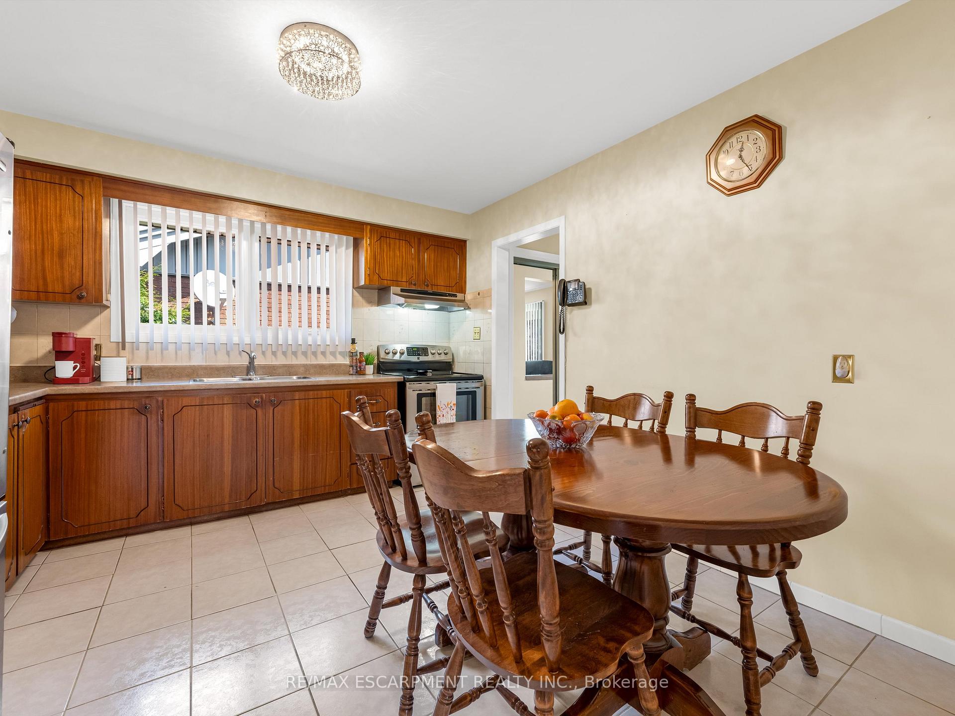 Photo 14 of 31 Kilbourn Avenue, Hamilton, Stoney Creek — HOMEH