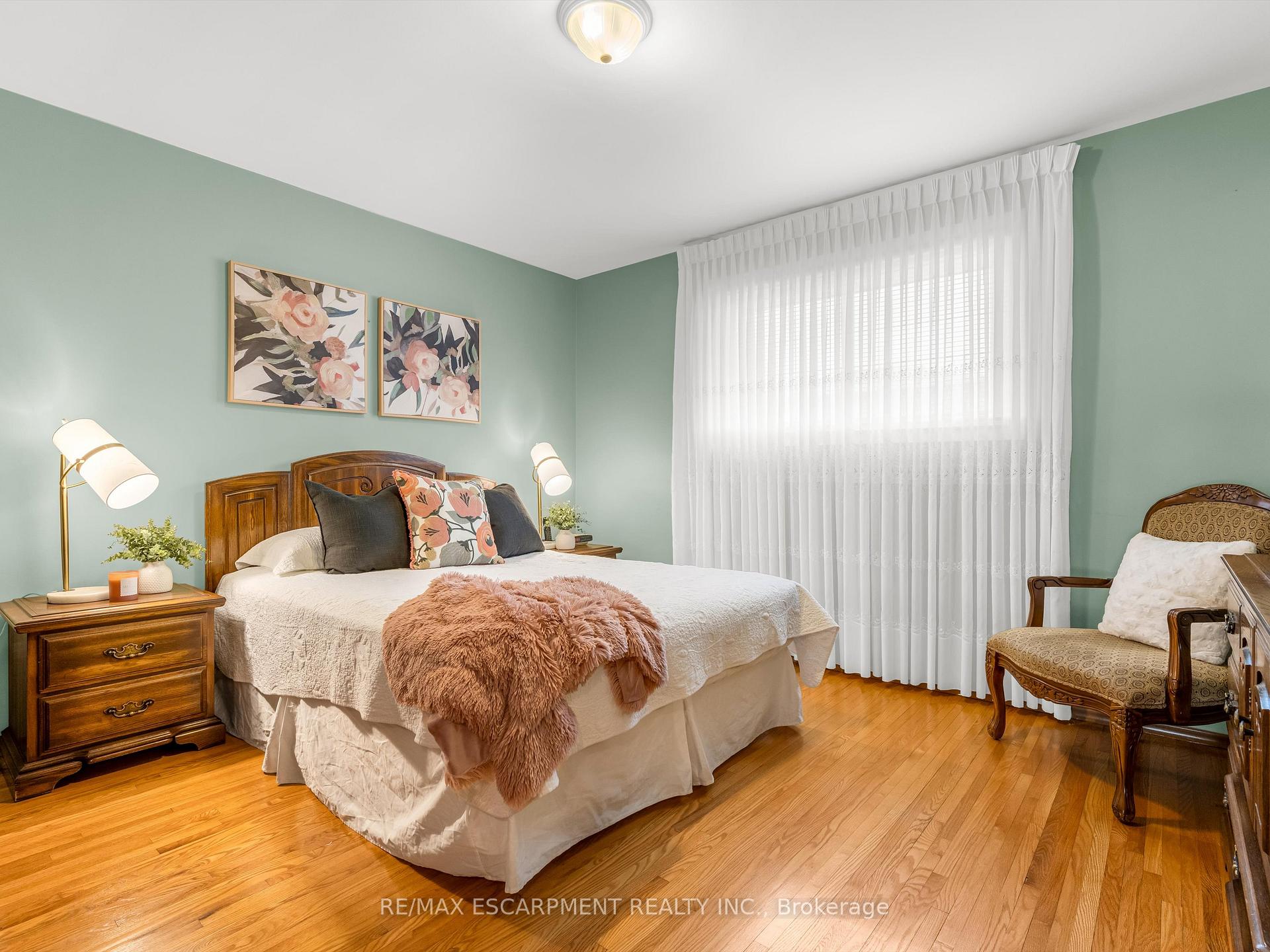 Photo 21 of 31 Kilbourn Avenue, Hamilton, Stoney Creek — HOMEH
