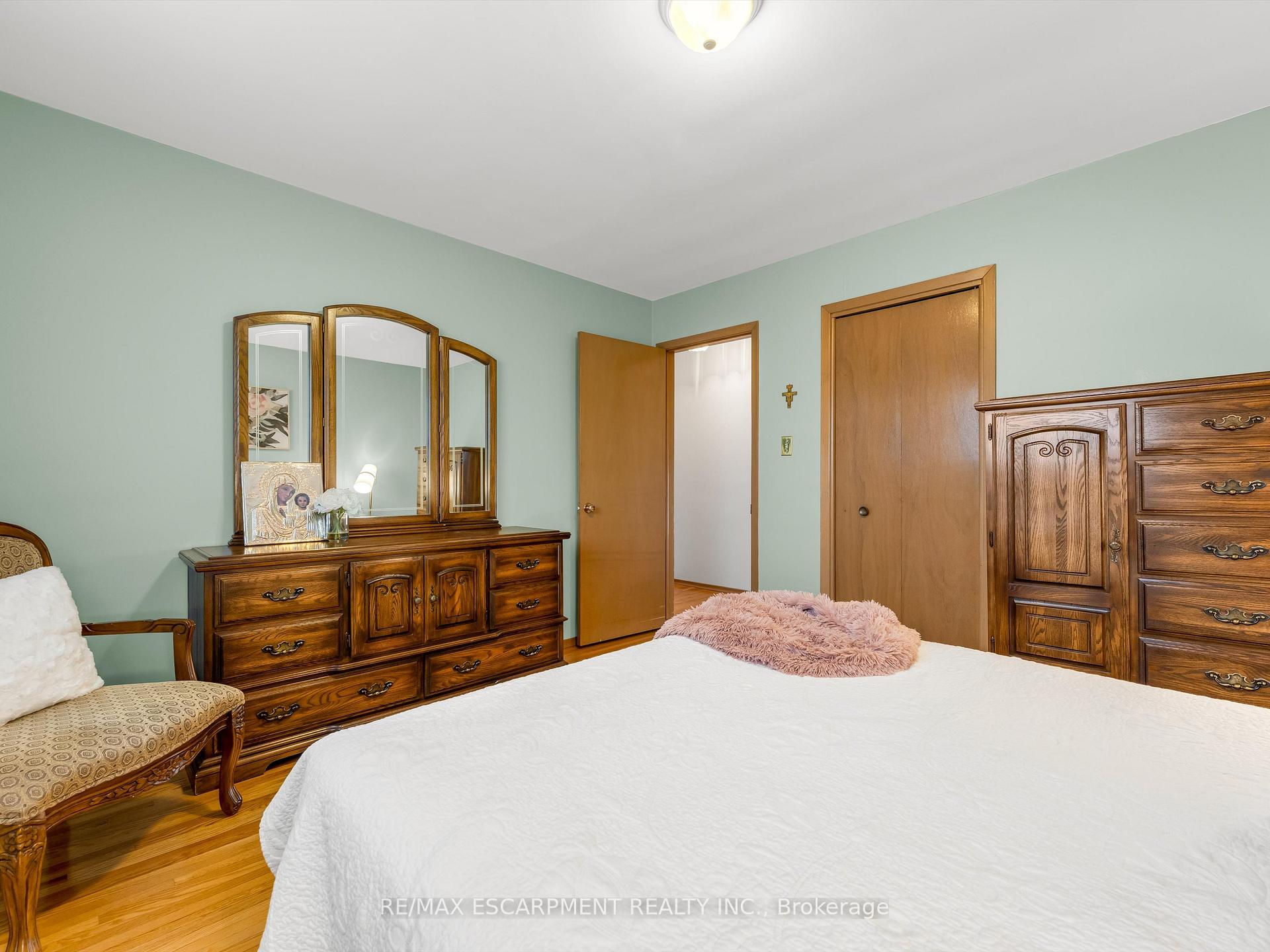 Photo 22 of 31 Kilbourn Avenue, Hamilton, Stoney Creek — HOMEH
