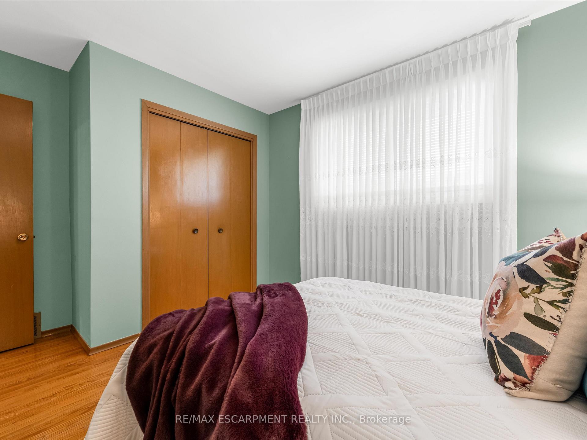 Photo 24 of 31 Kilbourn Avenue, Hamilton, Stoney Creek — HOMEH