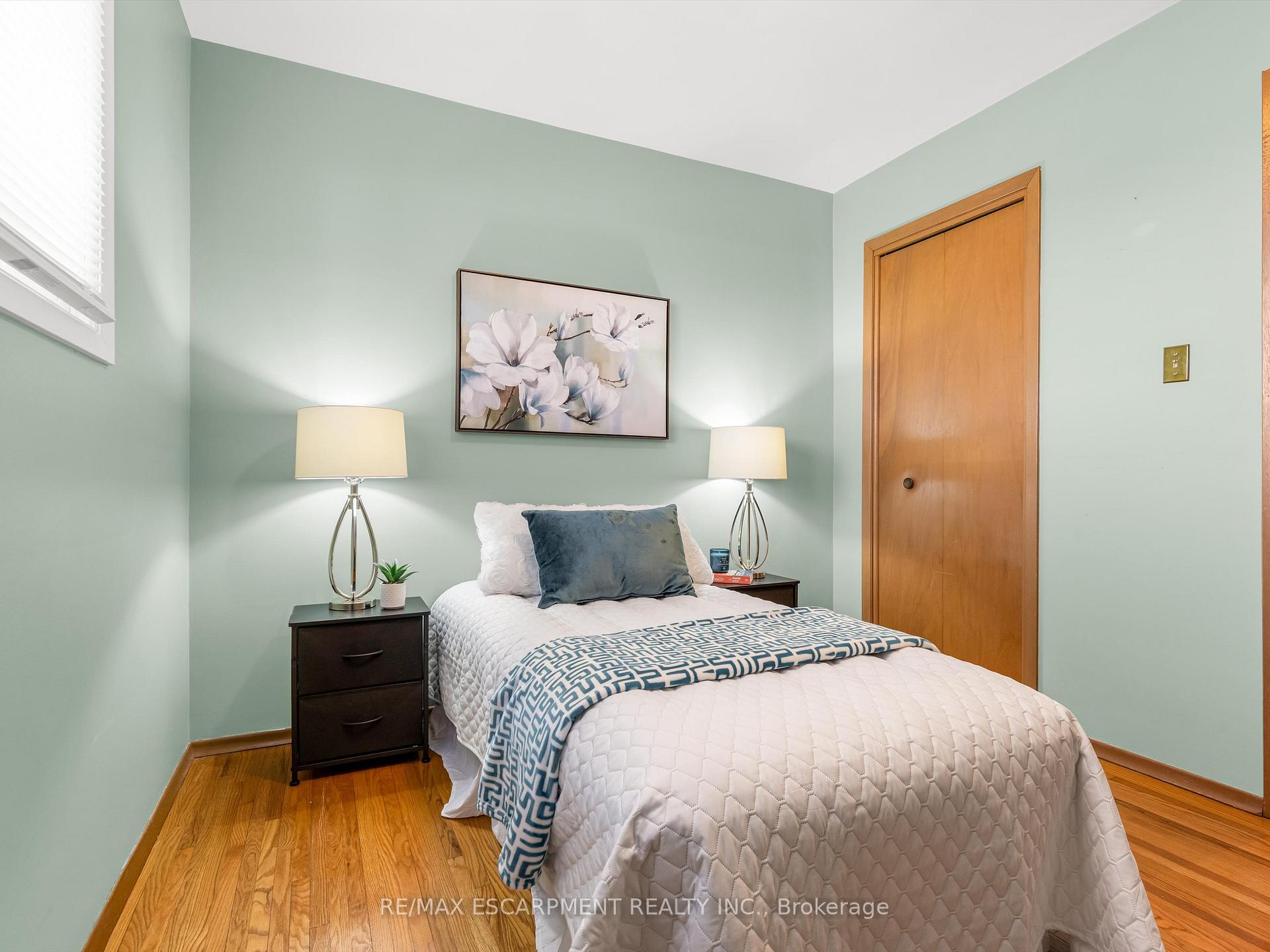 Photo 26 of 31 Kilbourn Avenue, Hamilton, Stoney Creek — HOMEH