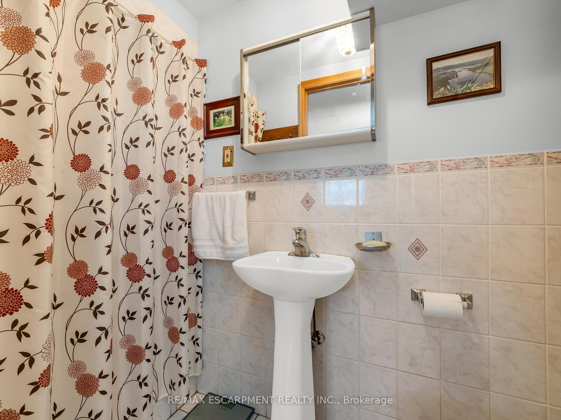 Photo 31 of 31 Kilbourn Avenue, Hamilton, Stoney Creek — HOMEH