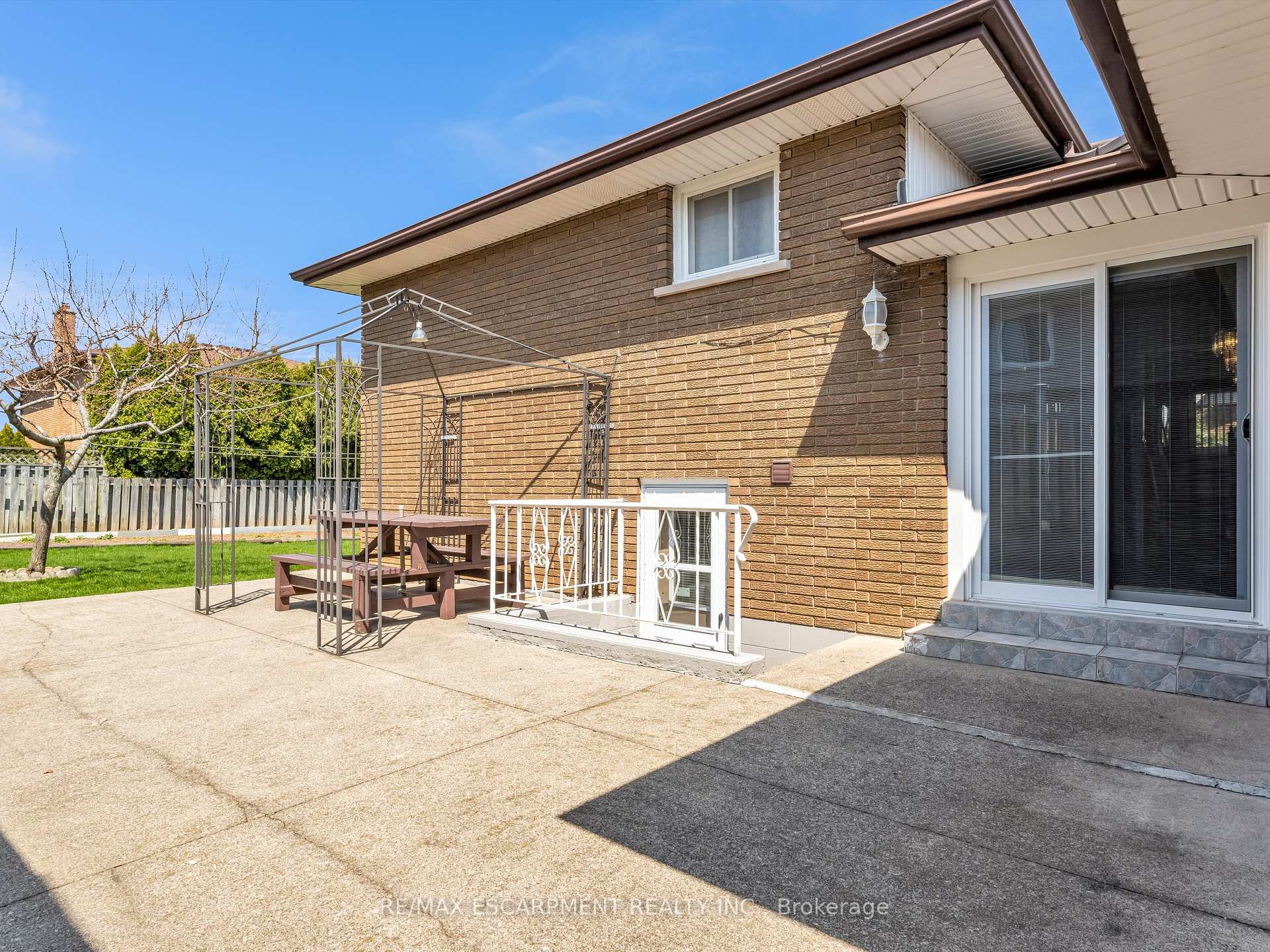 Photo 33 of 31 Kilbourn Avenue, Hamilton, Stoney Creek — HOMEH