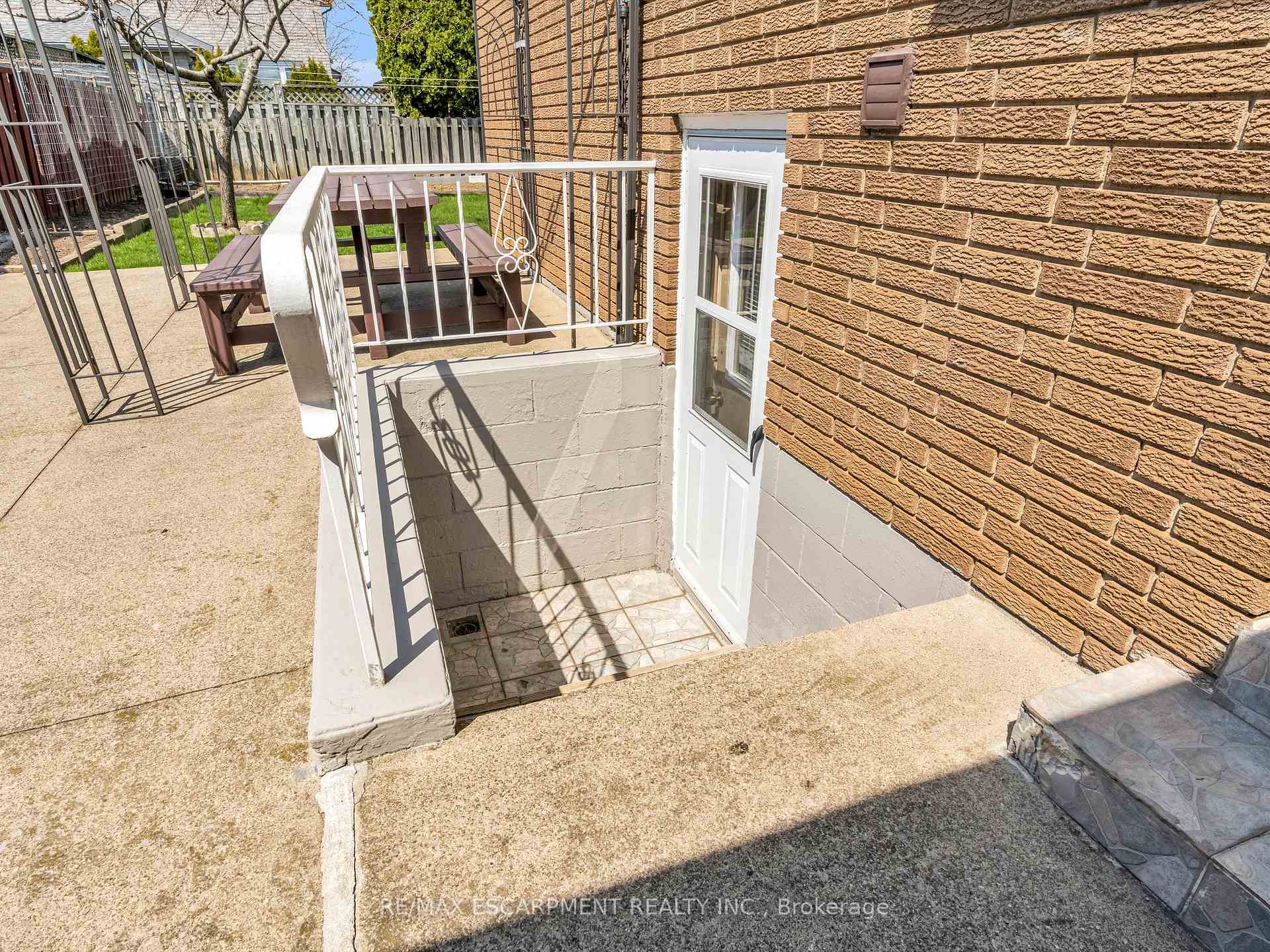 Photo 34 of 31 Kilbourn Avenue, Hamilton, Stoney Creek — HOMEH
