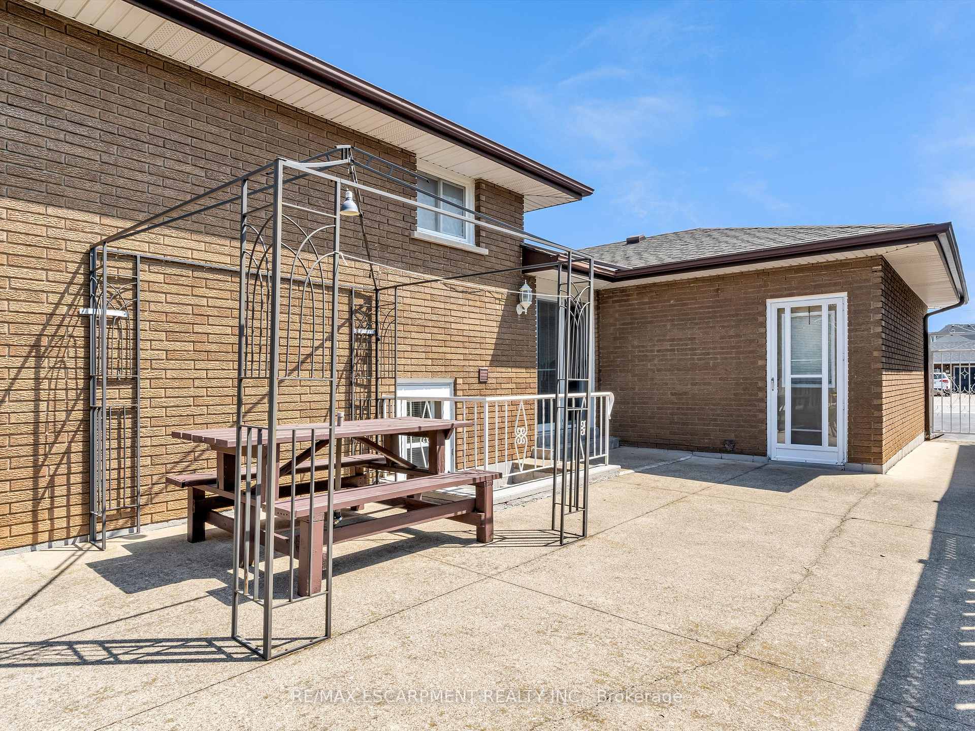 Photo 35 of 31 Kilbourn Avenue, Hamilton, Stoney Creek — HOMEH
