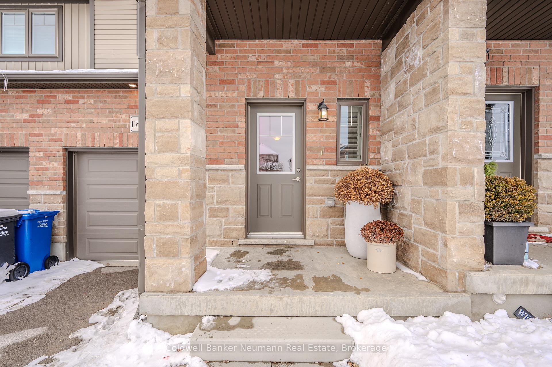 Photo 2 of Unit 5, 118 Simmonds Drive, Guelph, Victoria North — HOMEH